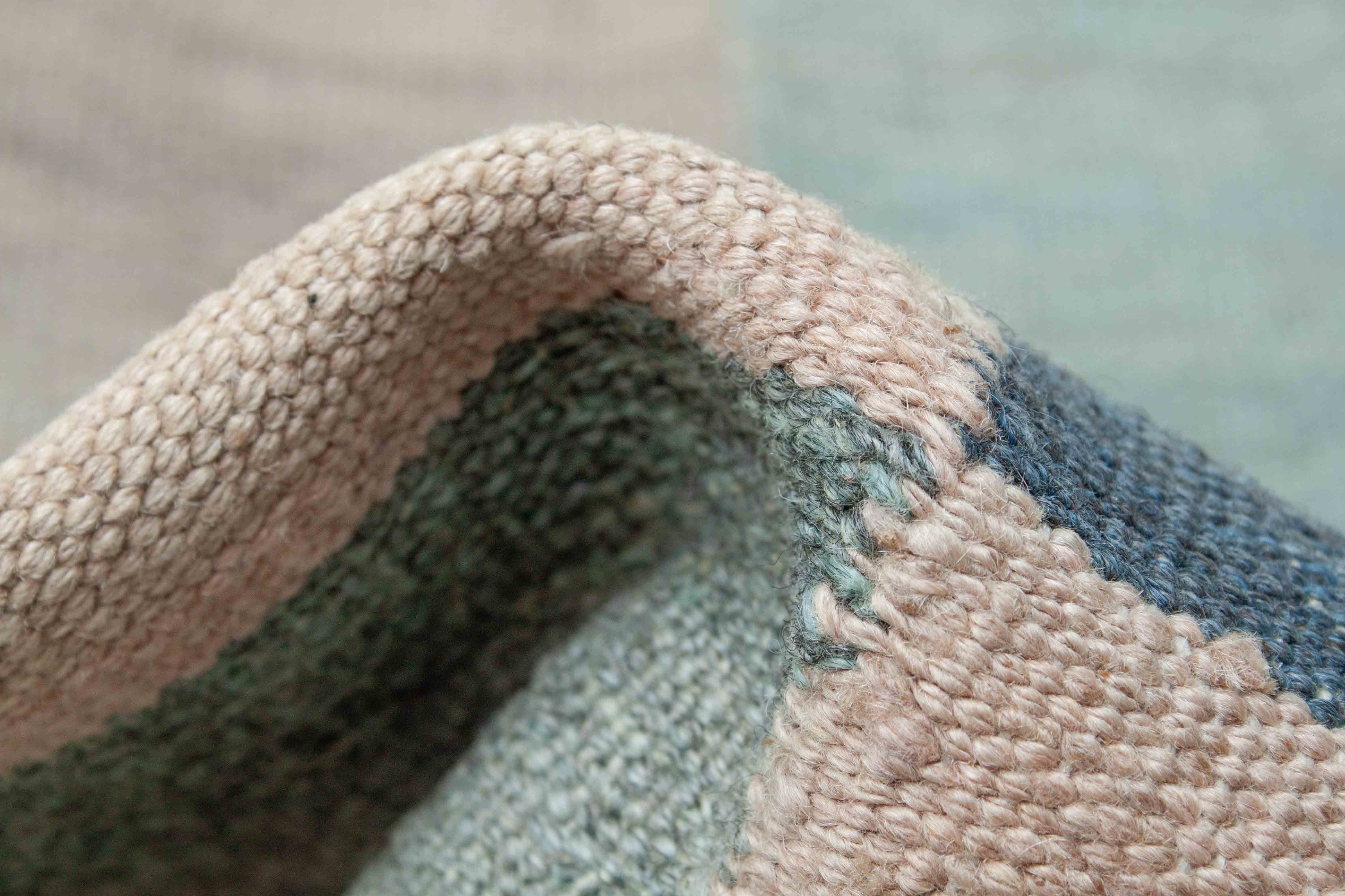 Eine Fotoaufnahme eines Kelim Teppichs.