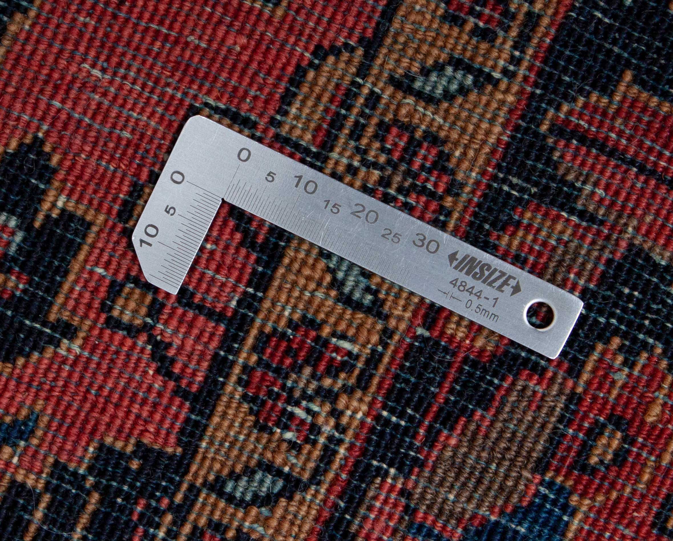 Eine Fotoaufnahme eines Sarough Teppichs.