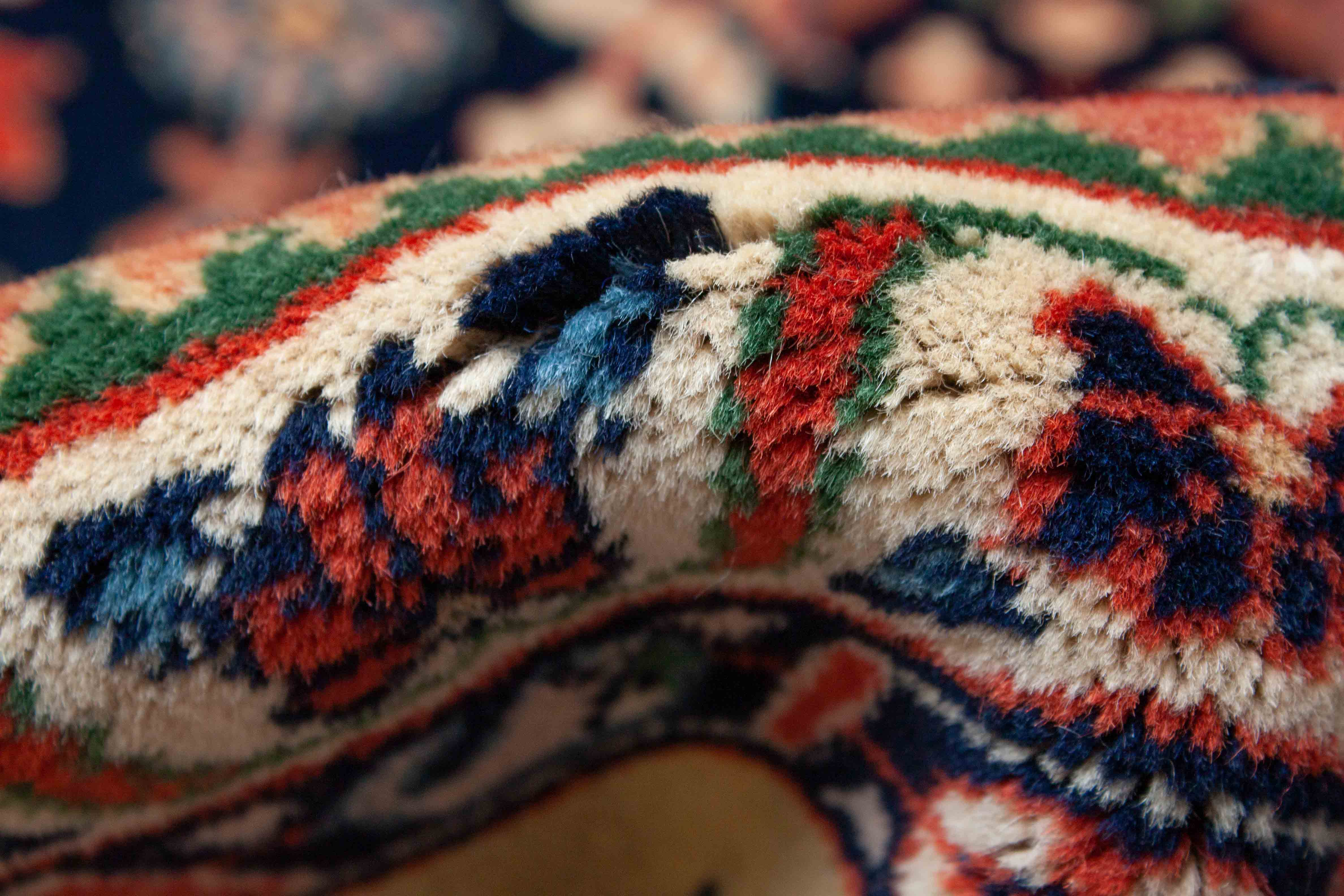 Eine Fotoaufnahme eines Täbriz Teppichs.