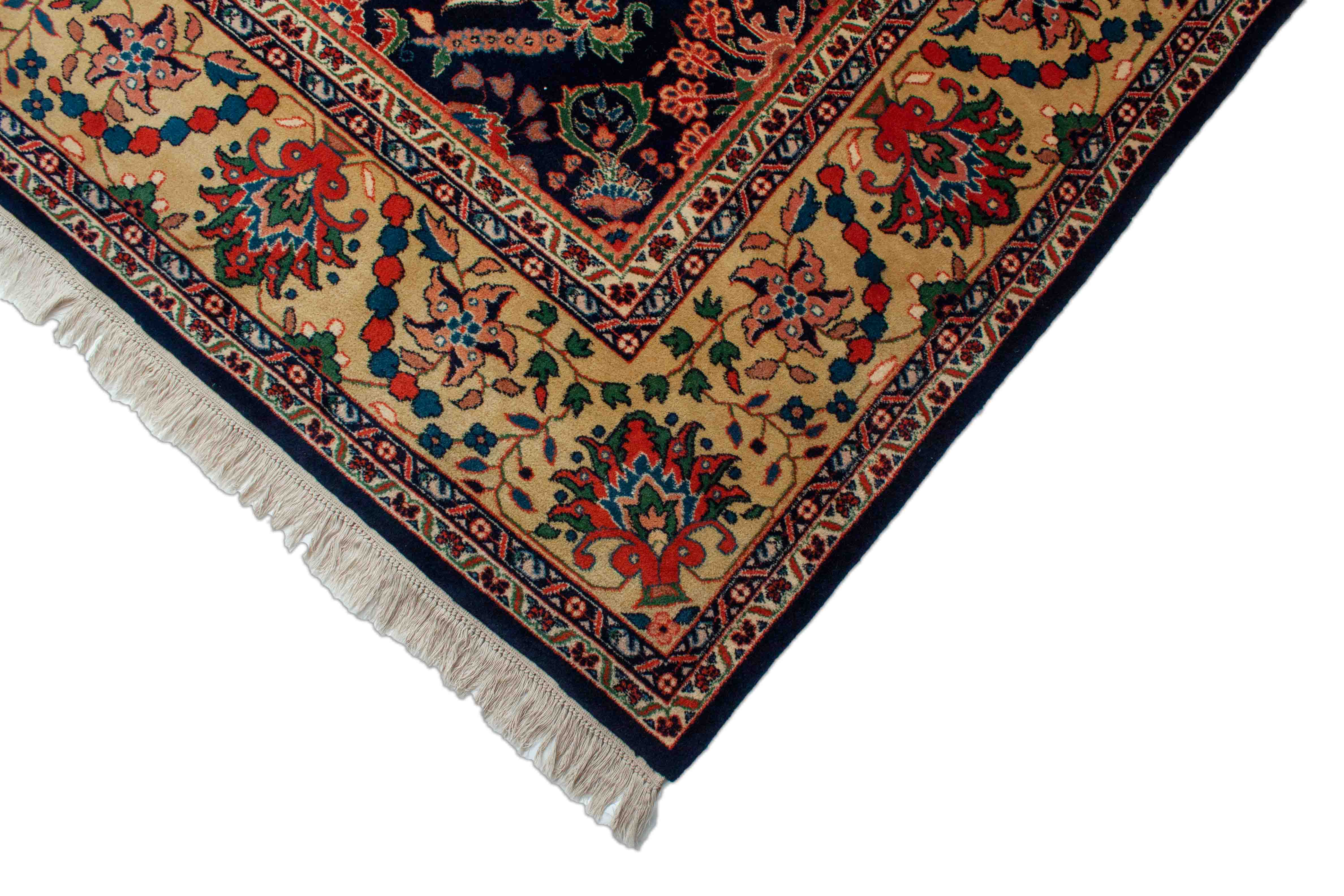 Eine Fotoaufnahme eines Täbriz Teppichs.