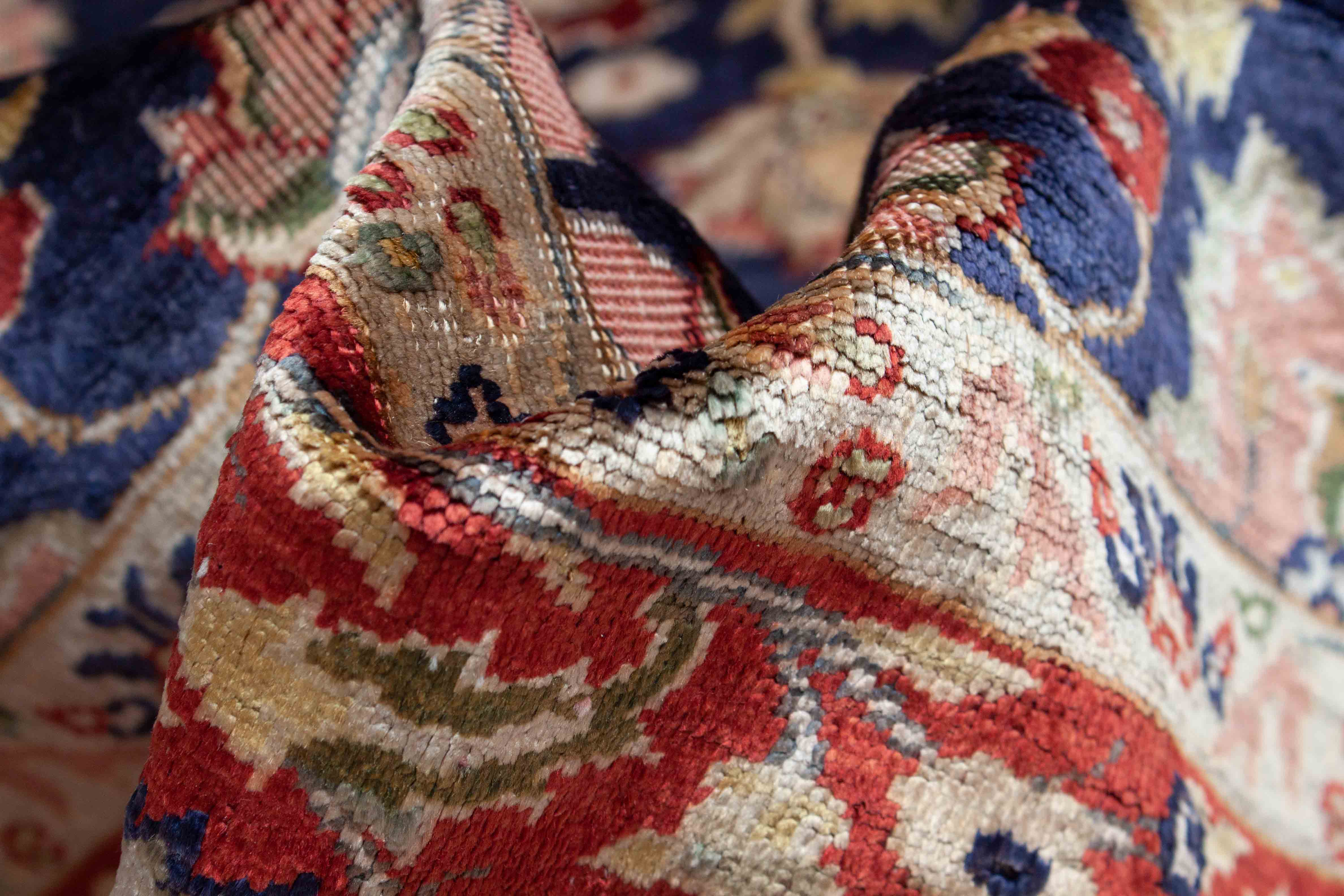 Eine Fotoaufnahme eines Kayseri Teppichs.