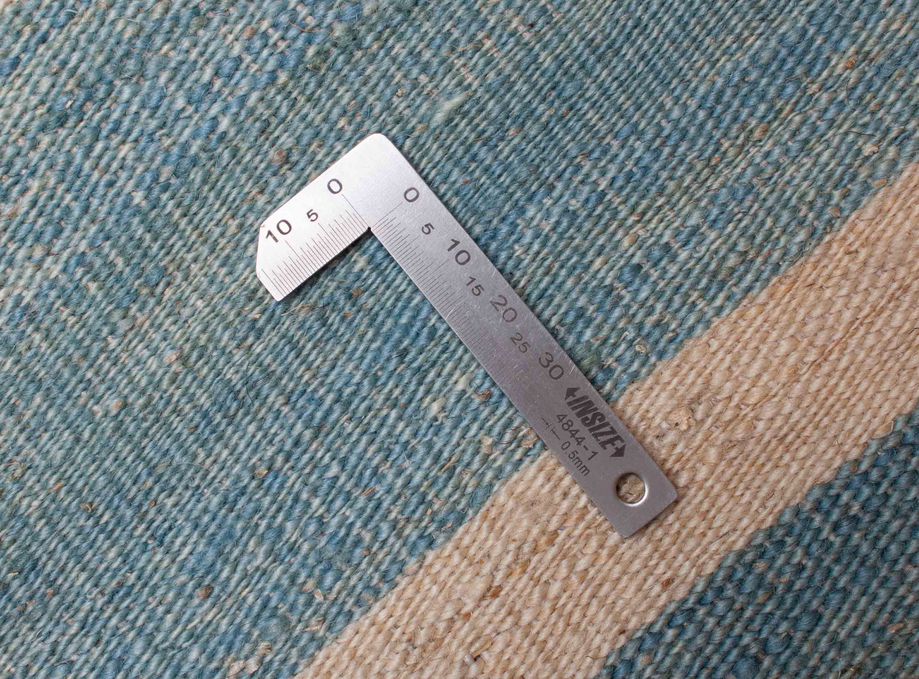 Eine Fotoaufnahme eines Kelim Teppichs.