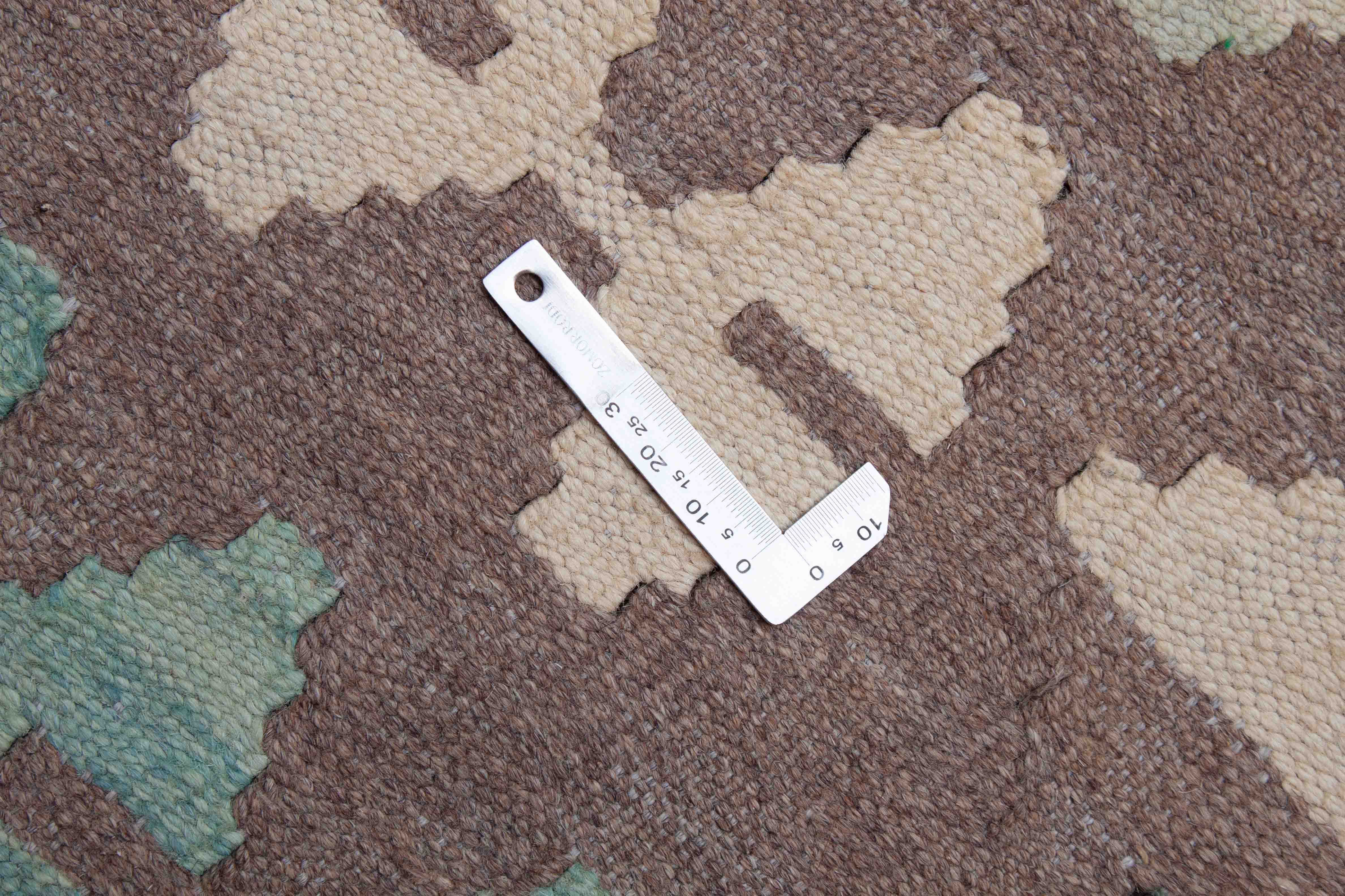 Eine Fotoaufnahme eines Kelim Teppichs.