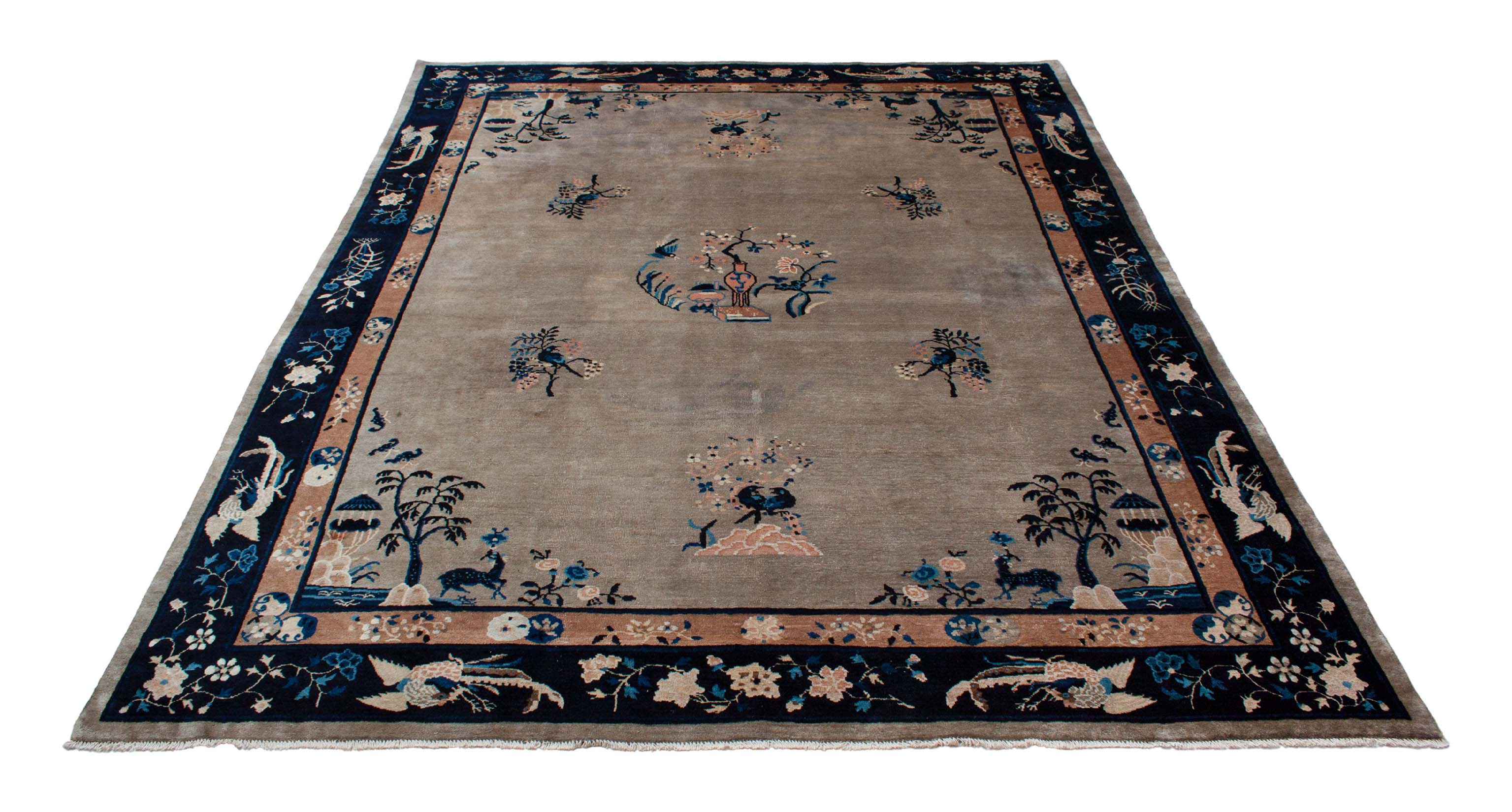 Eine Fotoaufnahme eines China Teppich Teppichs.