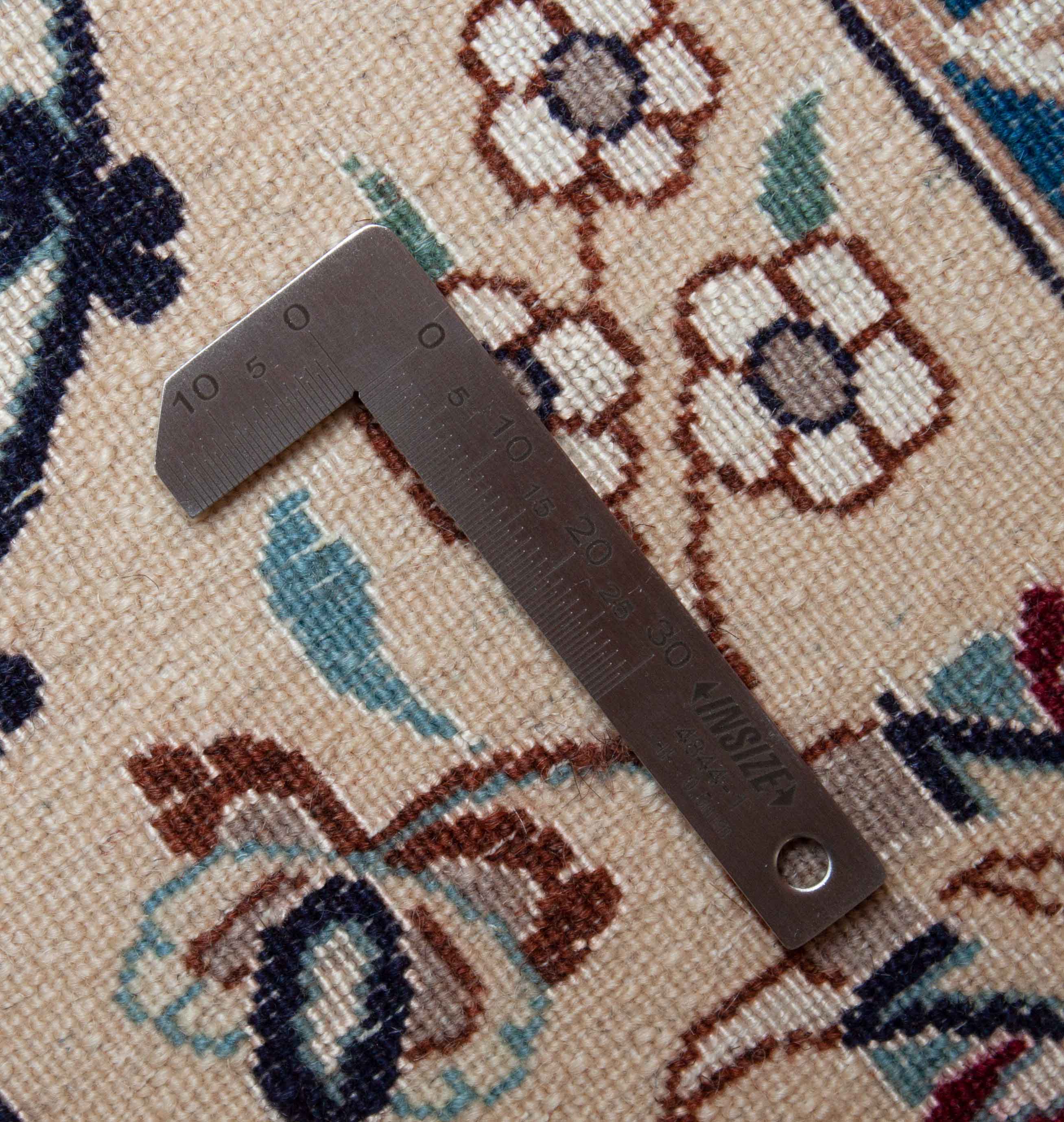 Nain Teppich mit Bordüre in dunkelblau und 370 cm x 260 cm groß