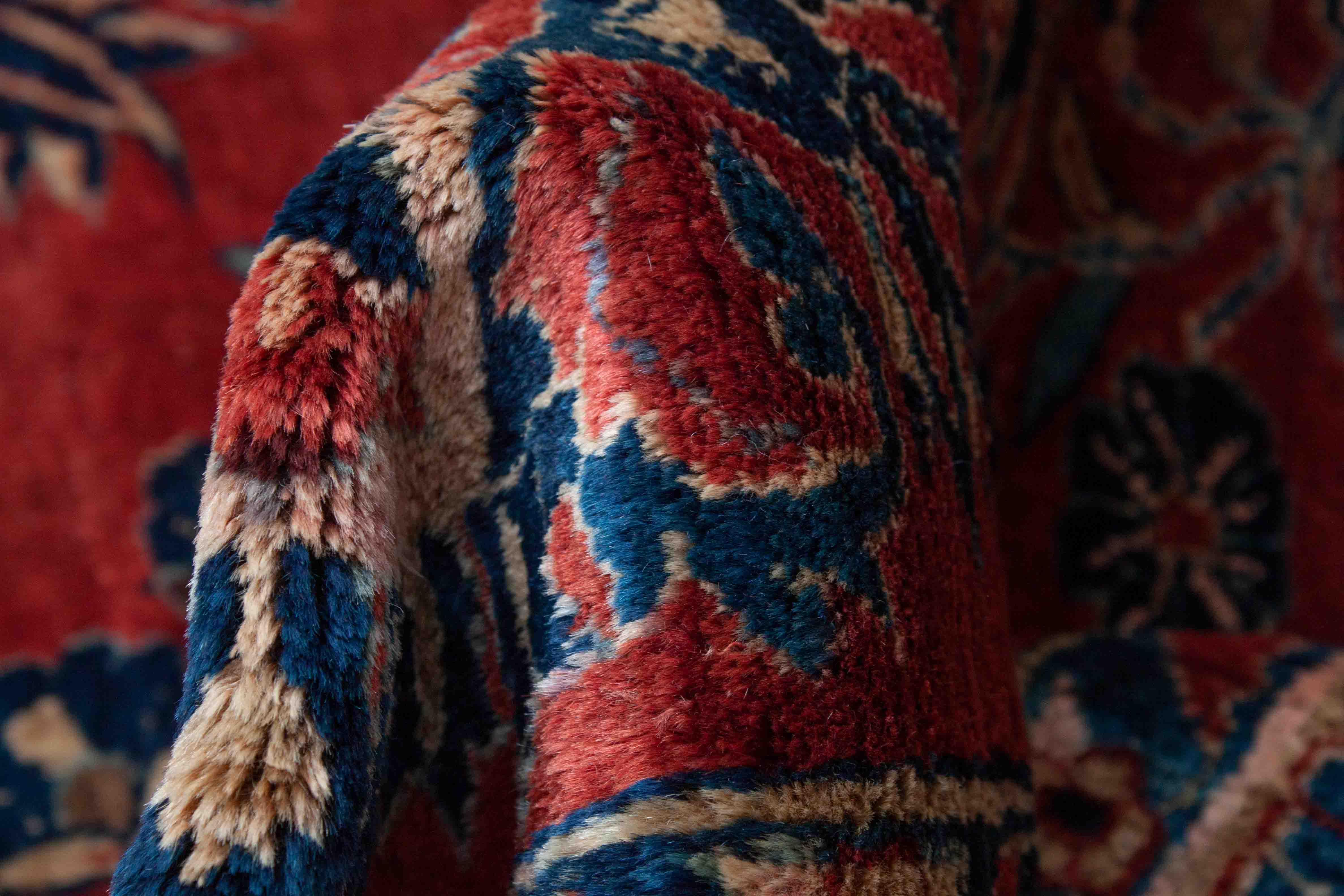 Antiker Sarough Teppich in dunkelrot und 550 cm x 365 cm groß