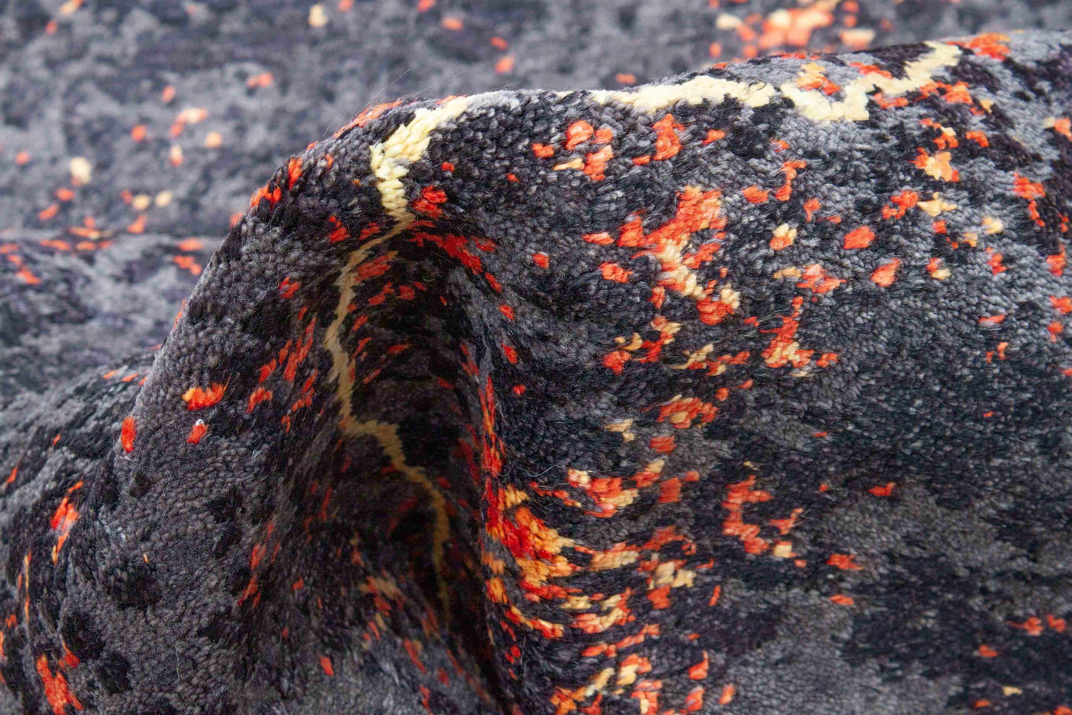 Floraler Teppich in grau und 303 cm x 244 cm groß