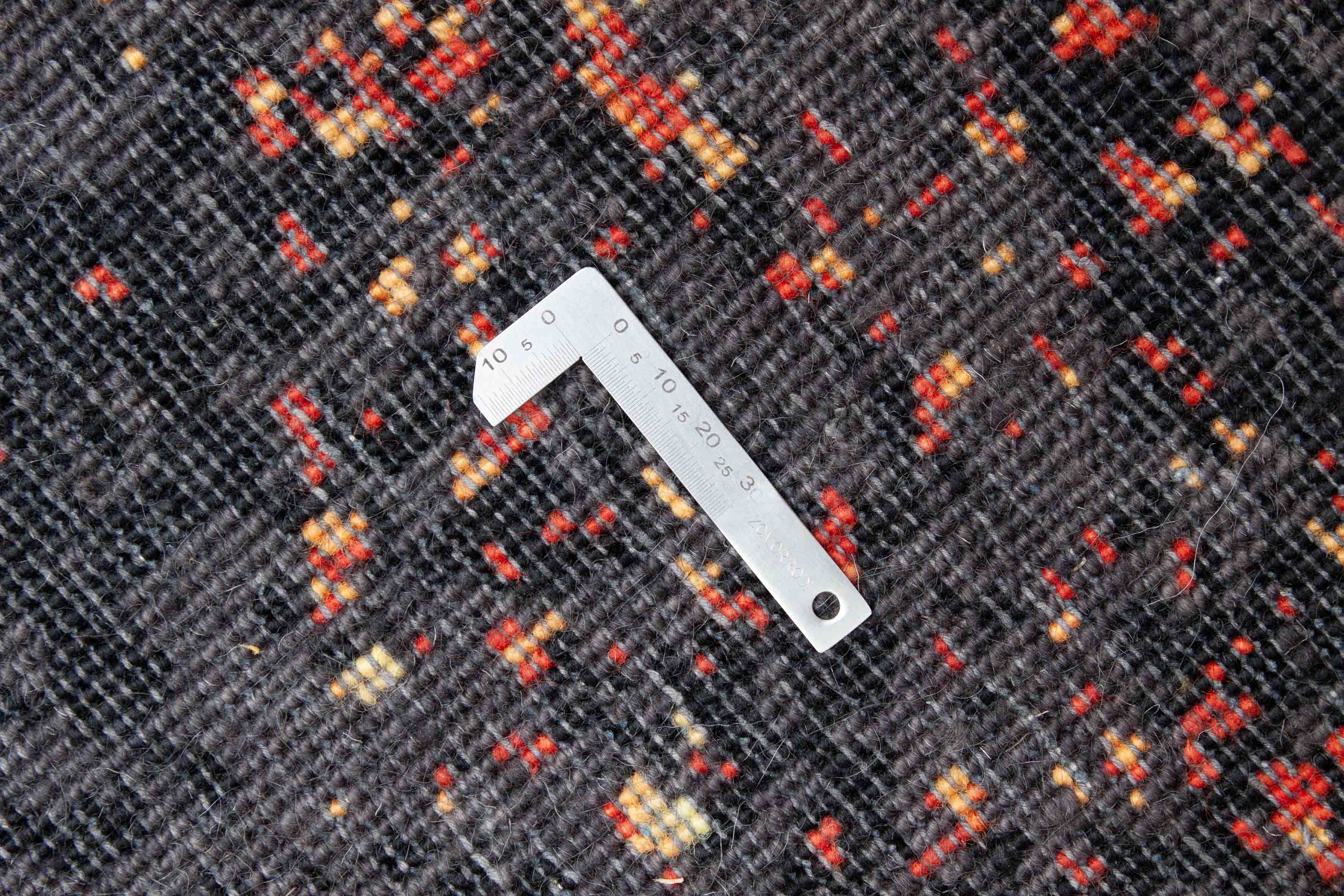 Floraler Teppich in grau und 303 cm x 244 cm groß