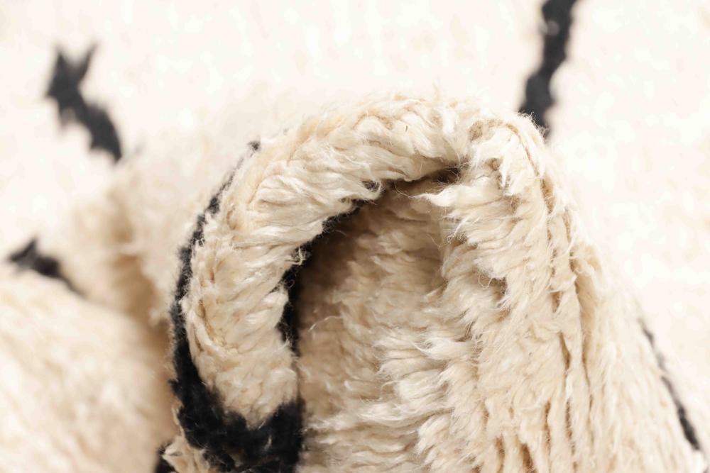 Beni Berber Teppich in beige, schwarz und 316 cm x 254 cm groß