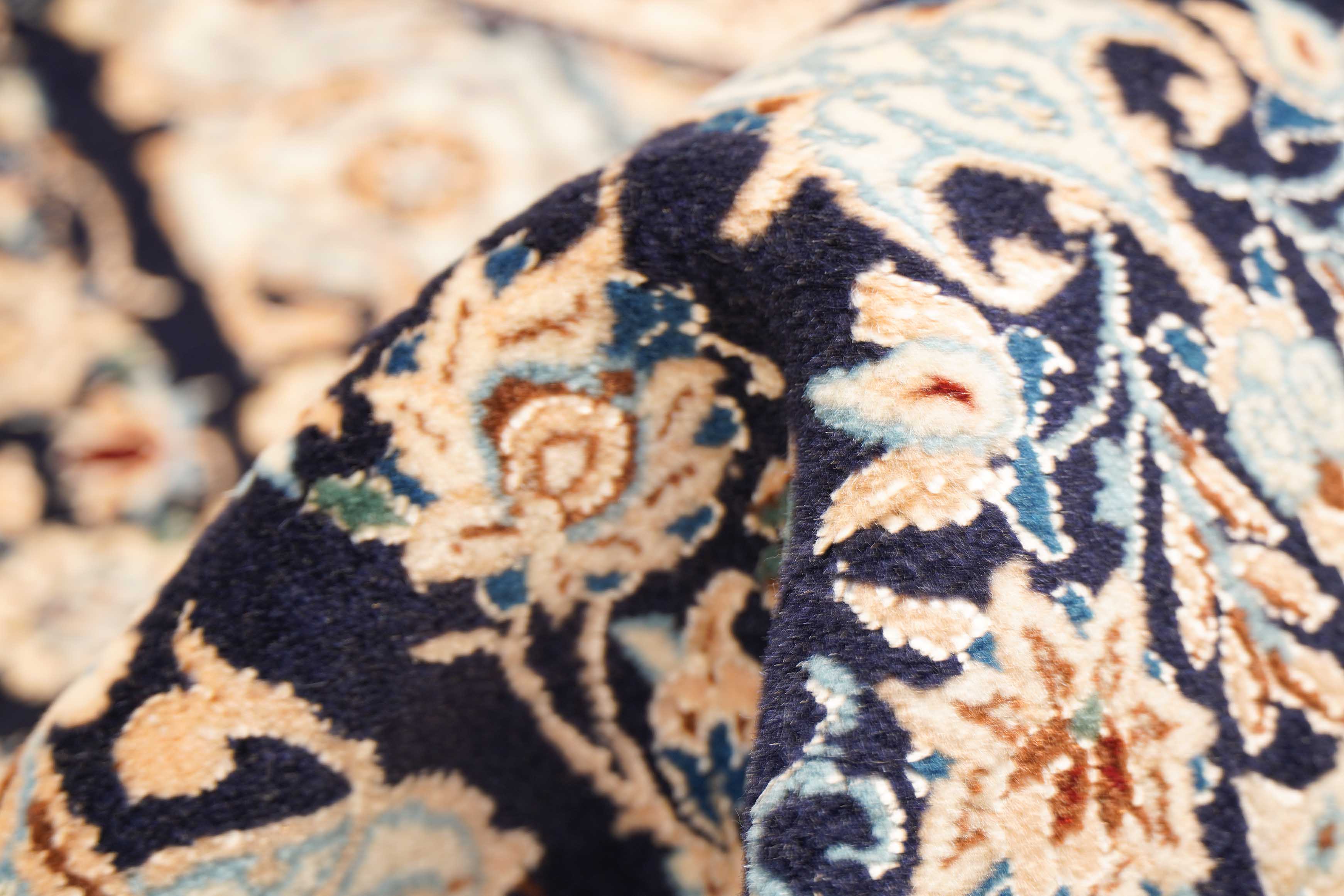 Nain Teppich mit Bordüre, in beige und 144 cm x 47 cm groß