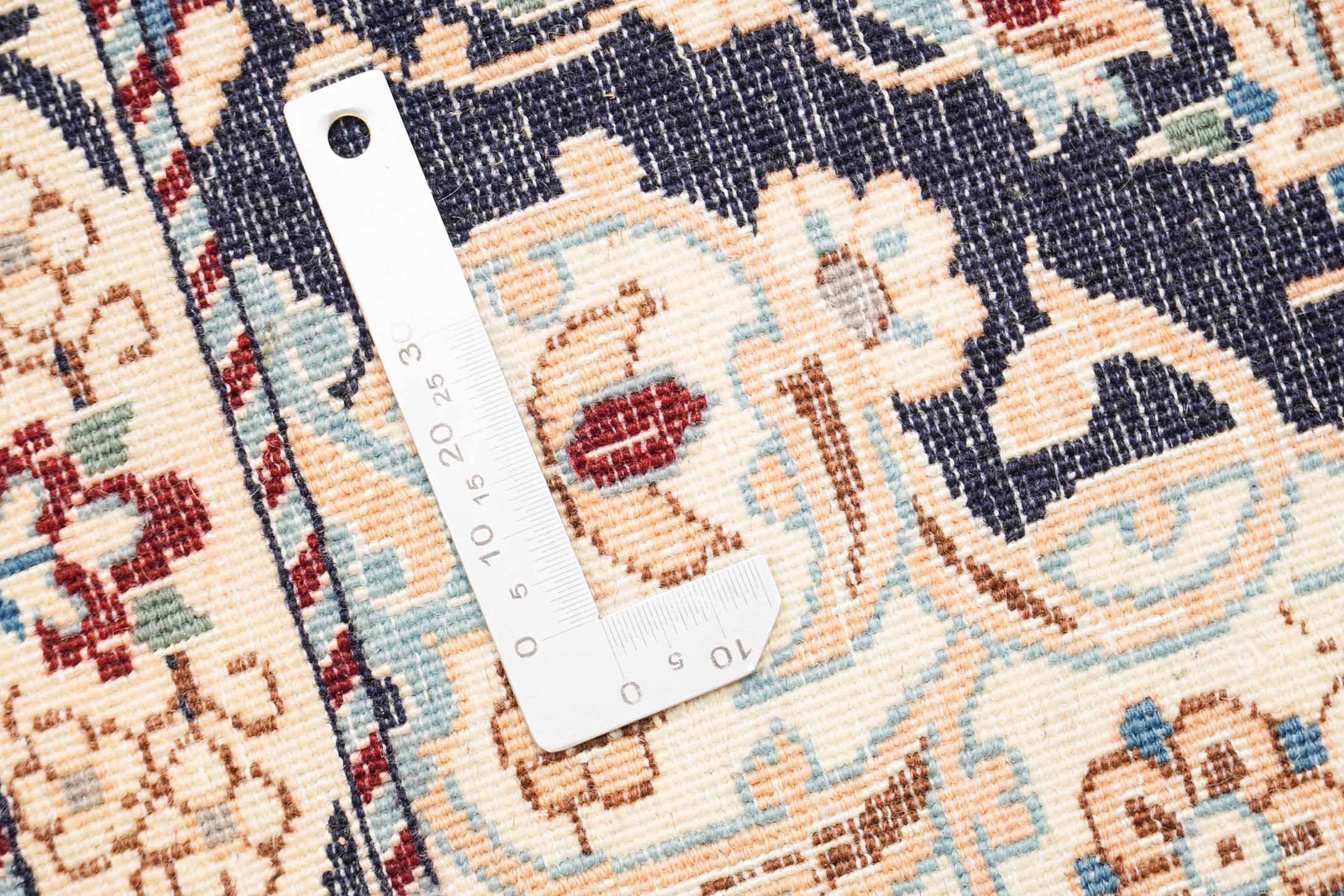 Nain Teppich mit Bordüre, in beige und 144 cm x 47 cm groß