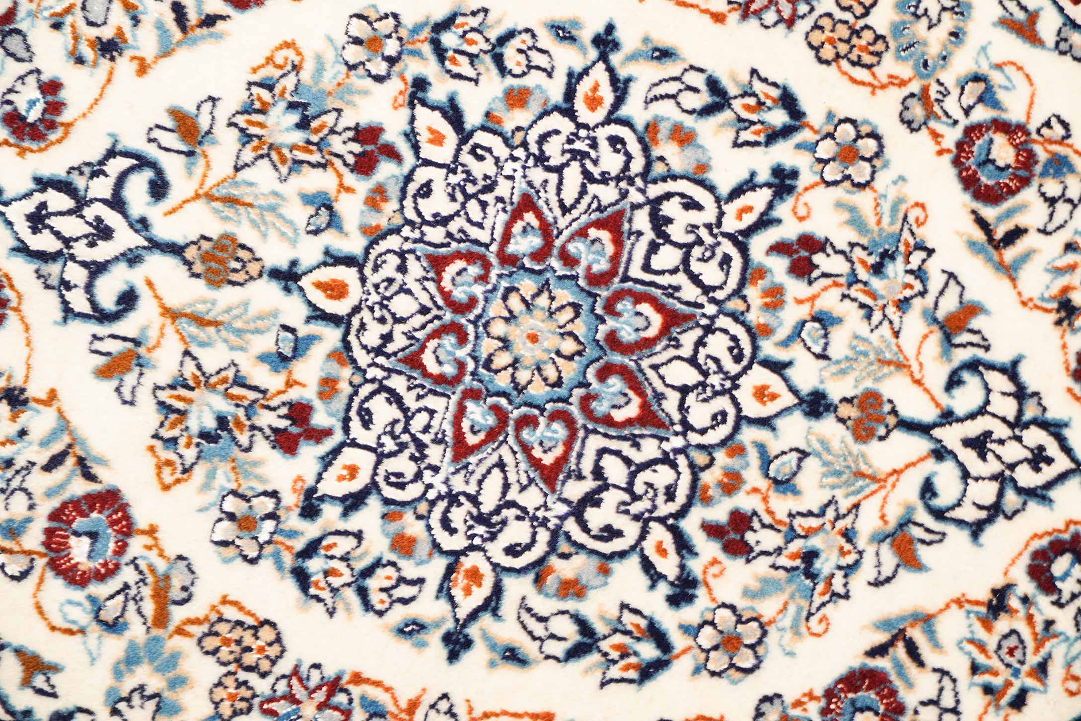 Nain Teppich in cremeweiß und 77 cm x 51 cm groß