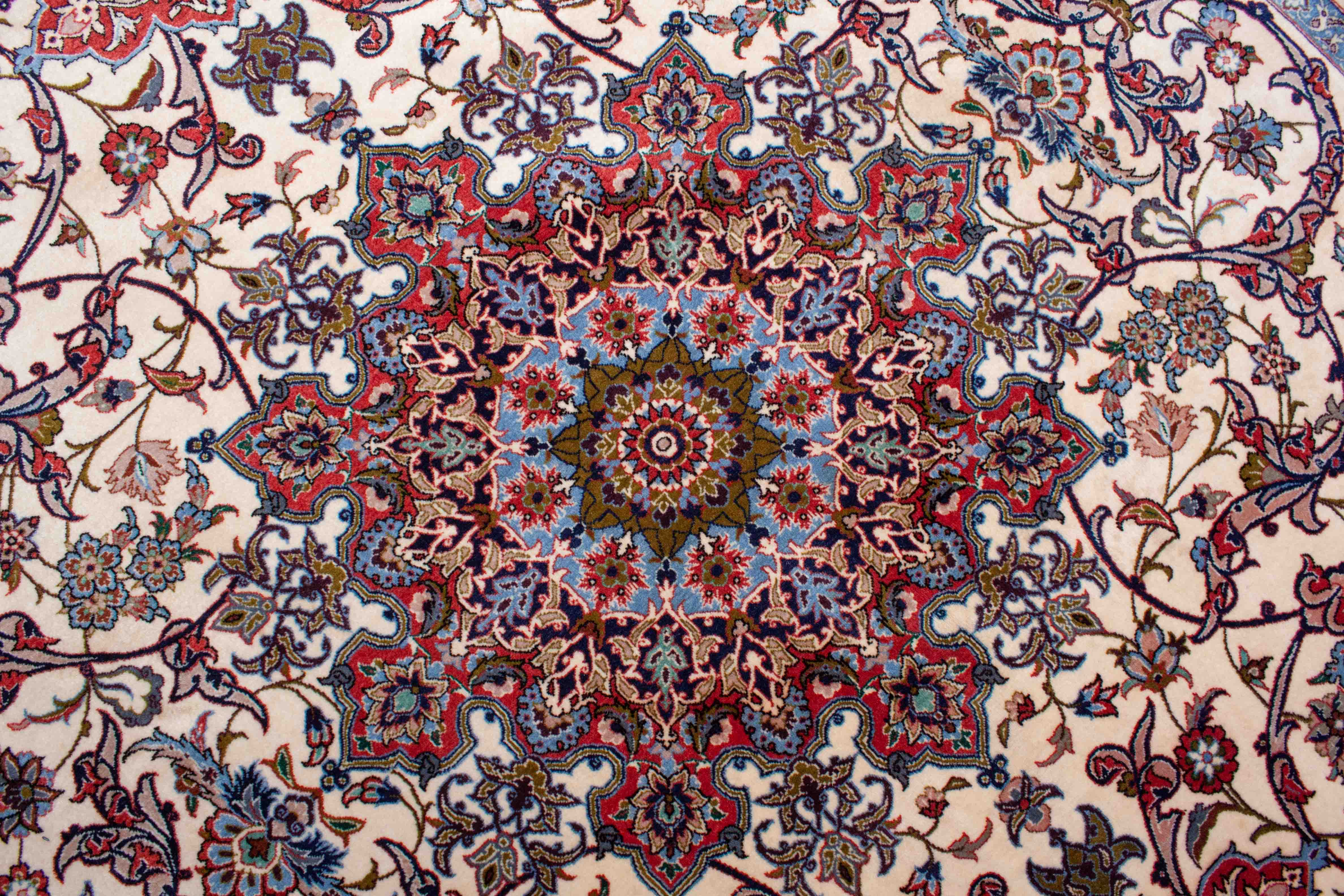 Isfahan Seirafian Orient Teppich in dunkelrot, cremeweiß und 303 cm x 210 cm groß