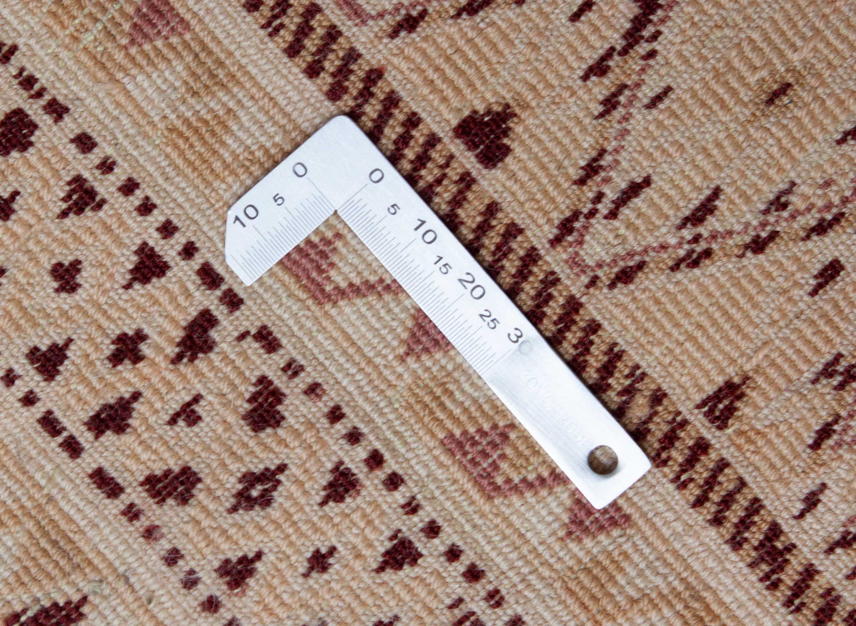 Eine Fotoaufnahme eines Nakhunak Teppichs.