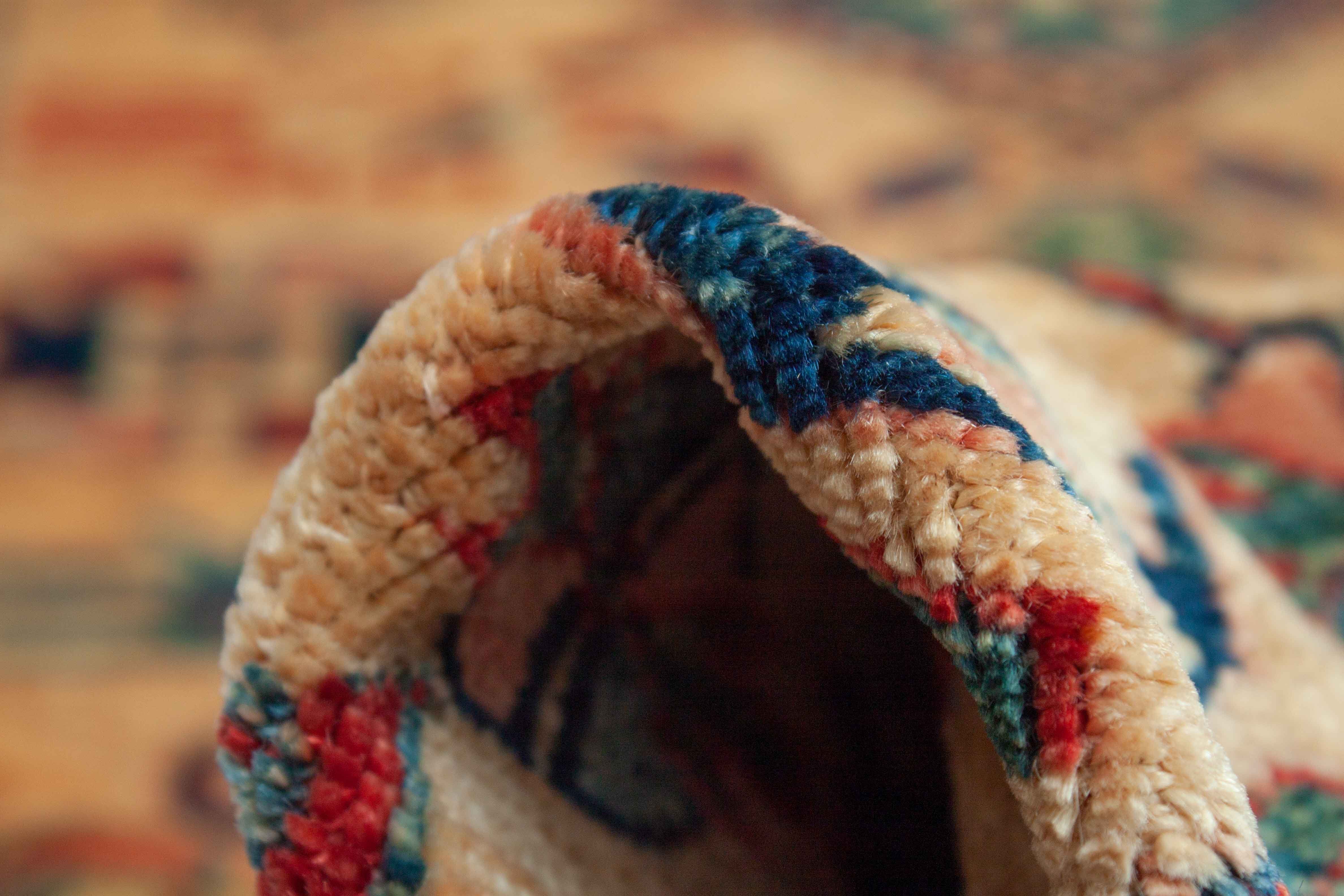 Eine Fotoaufnahme eines Kazak Teppichs.