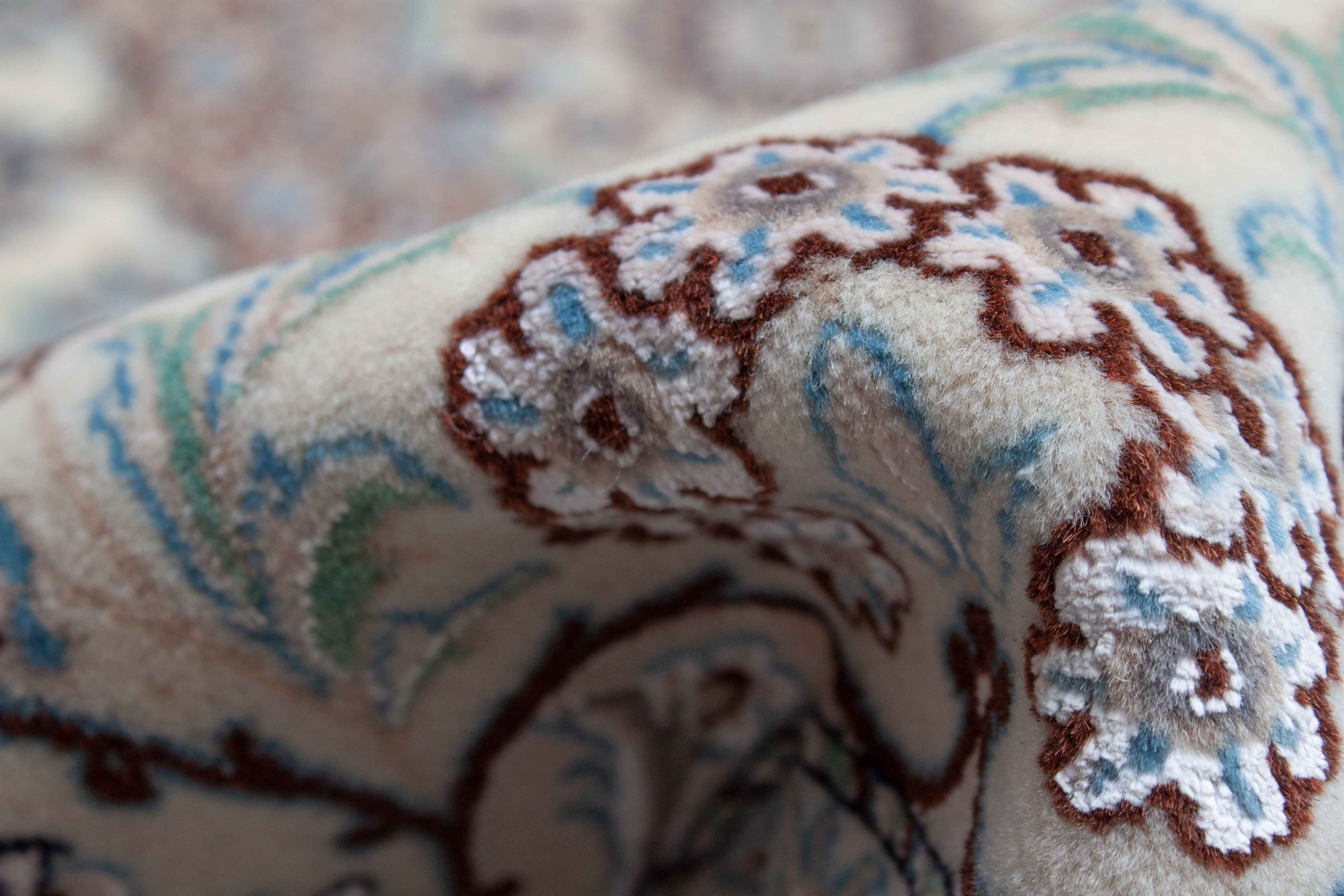 Floraler Nain Teppich in cremeweiß und 200 cm x 123 cm groß