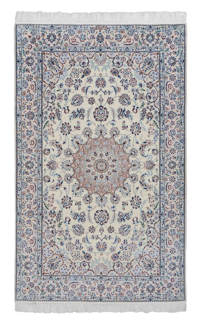 Floraler Nain Teppich in cremeweiß und 200 cm x 123 cm groß