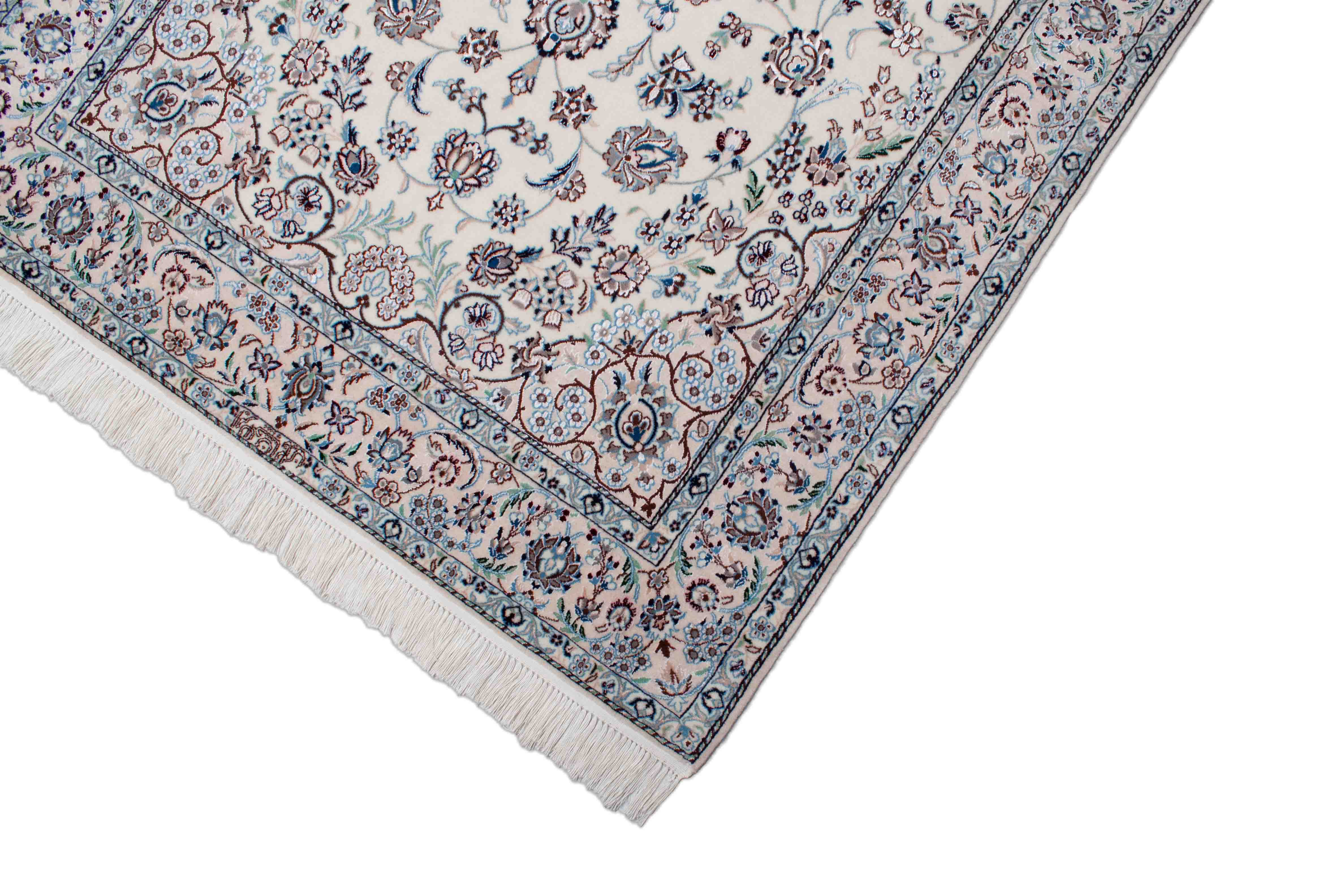 Floraler Nain Teppich in cremeweiß und 200 cm x 123 cm groß