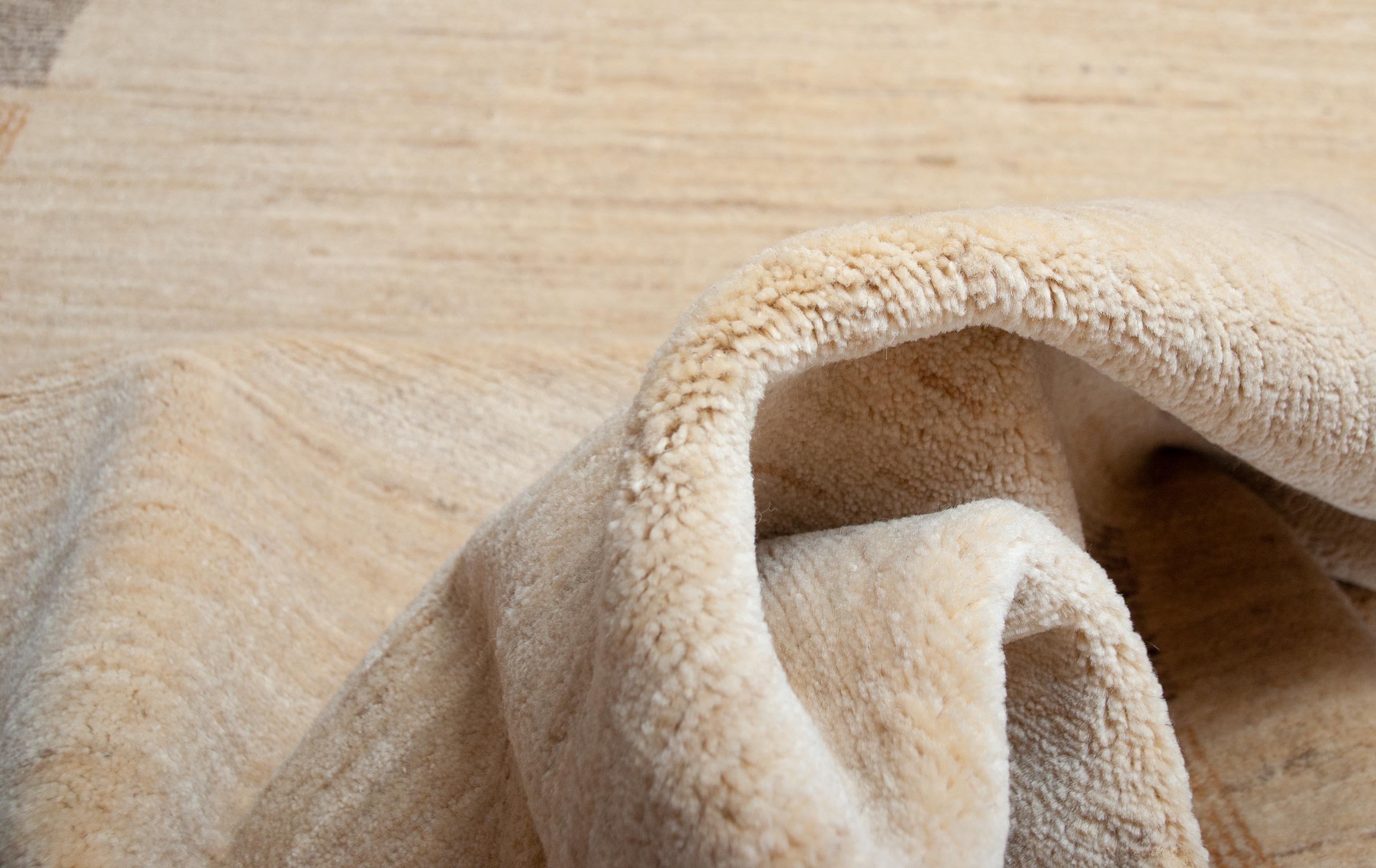 Eine Fotoaufnahme eines Lori Teppichs.