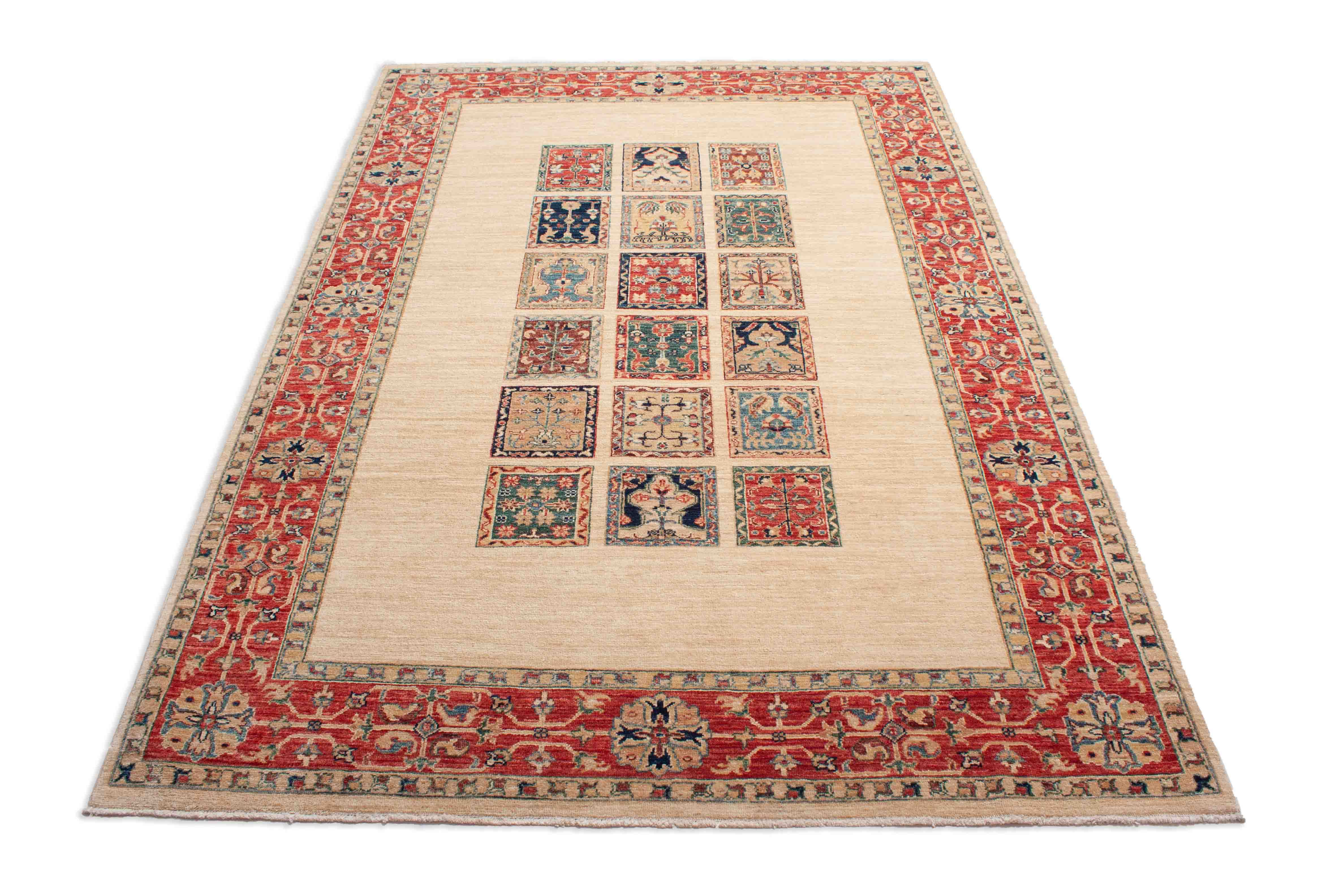 Eine Fotoaufnahme eines Bakhtiari Feldermuster Teppich Teppichs.