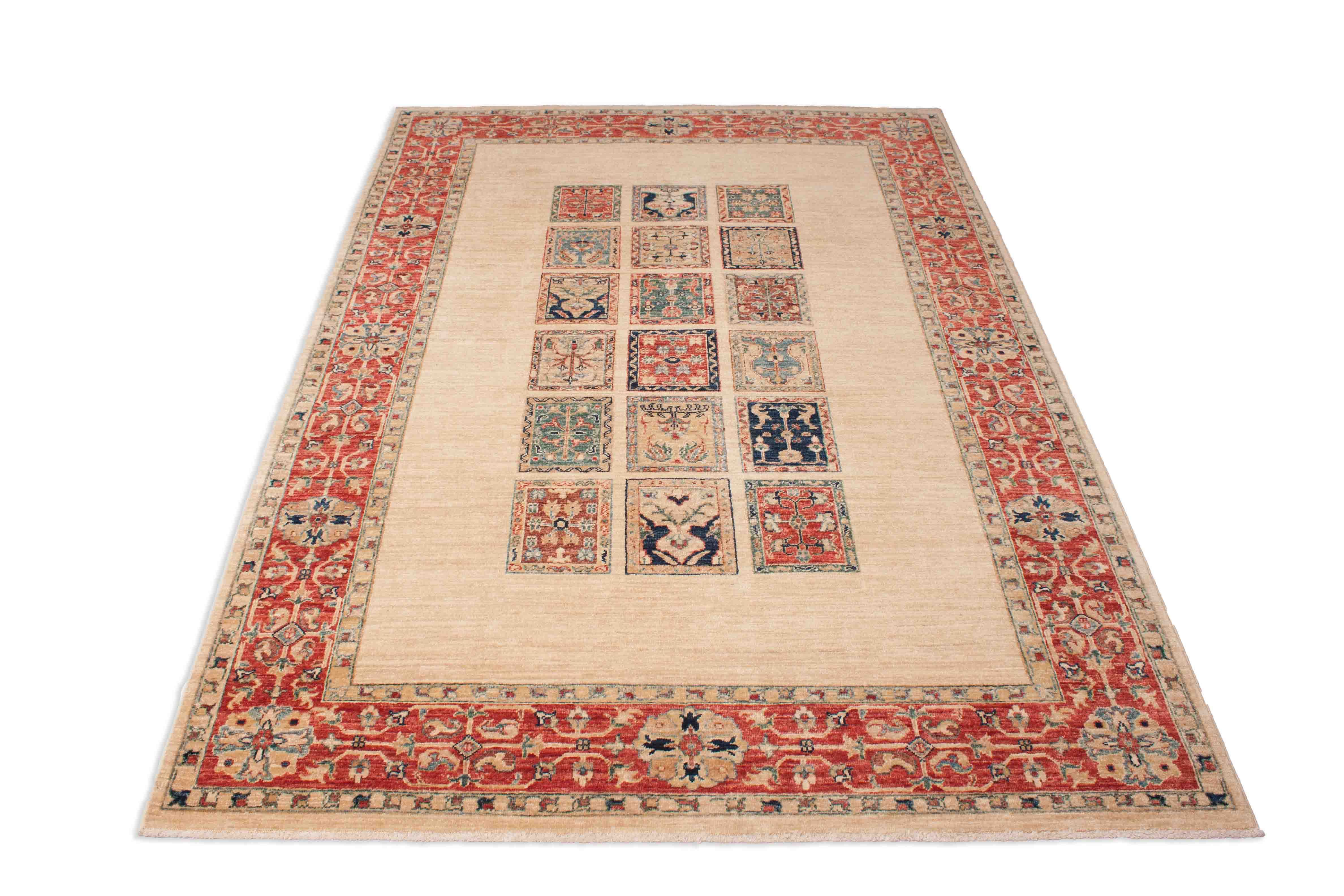 Eine Fotoaufnahme eines Bakhtiari Feldermuster Teppich Teppichs.