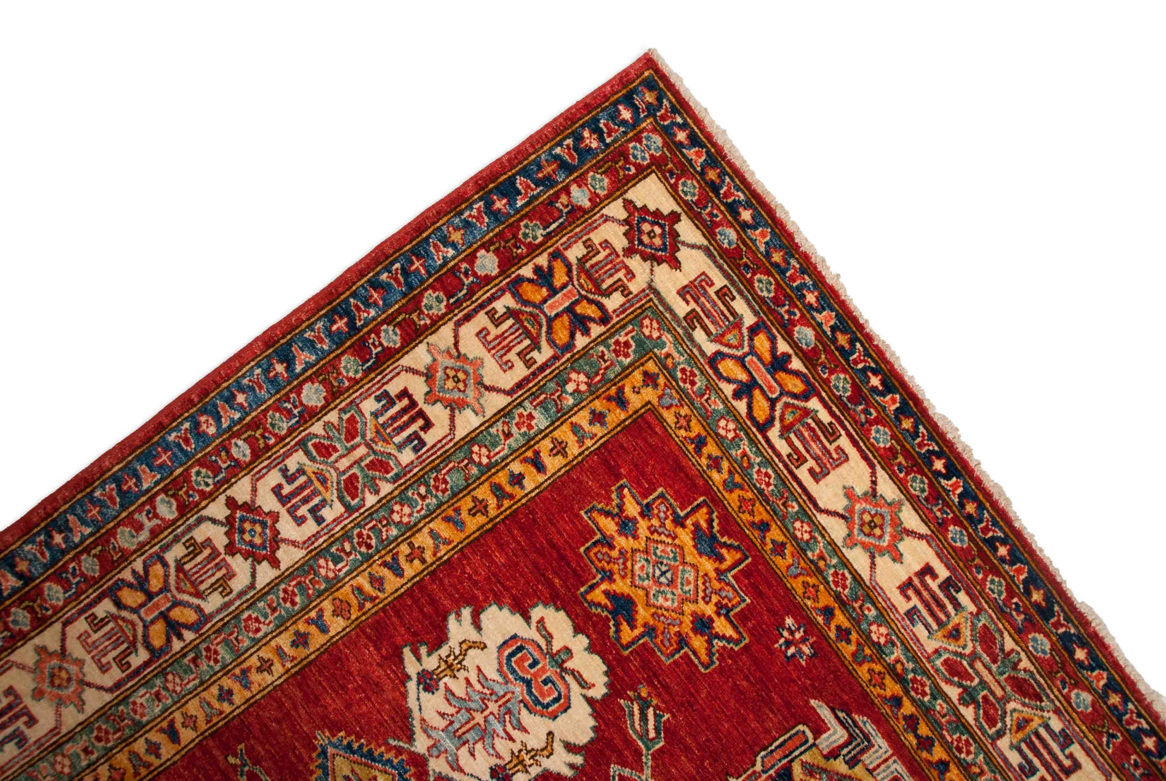 Eine Fotoaufnahme eines Kazak Teppichs.