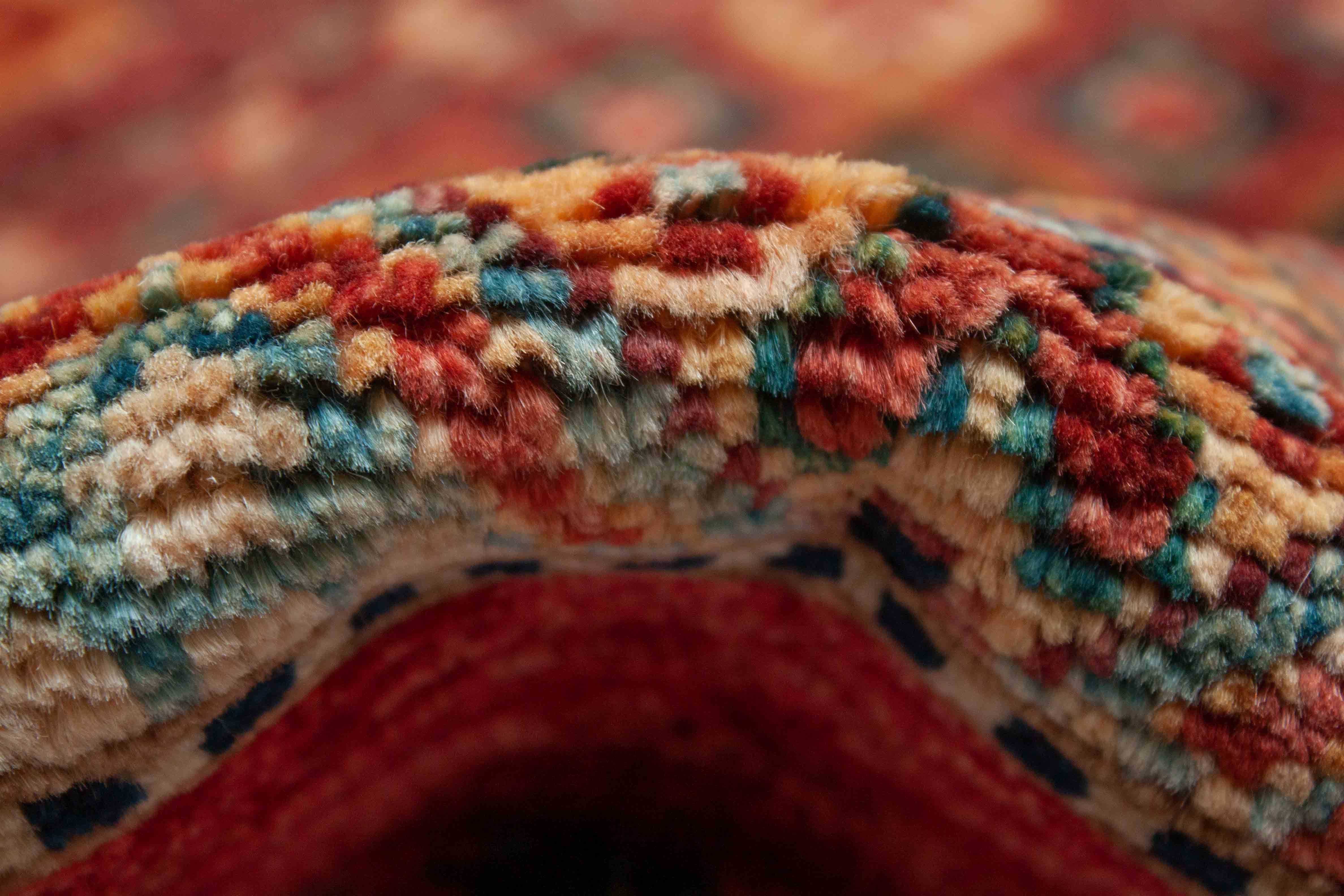 Eine Fotoaufnahme eines Oxiana Teppichs.