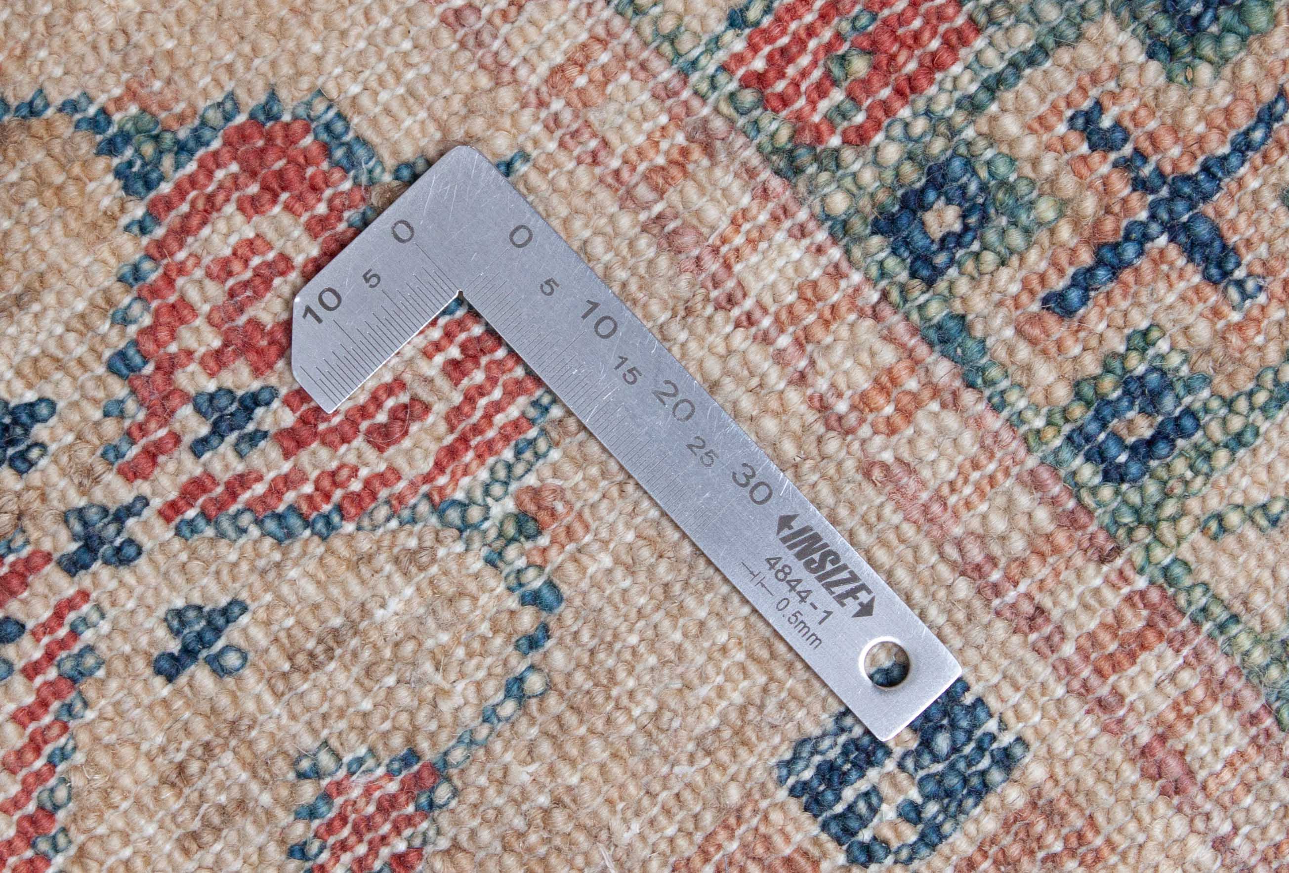 Eine Fotoaufnahme eines Kazak Teppichs.