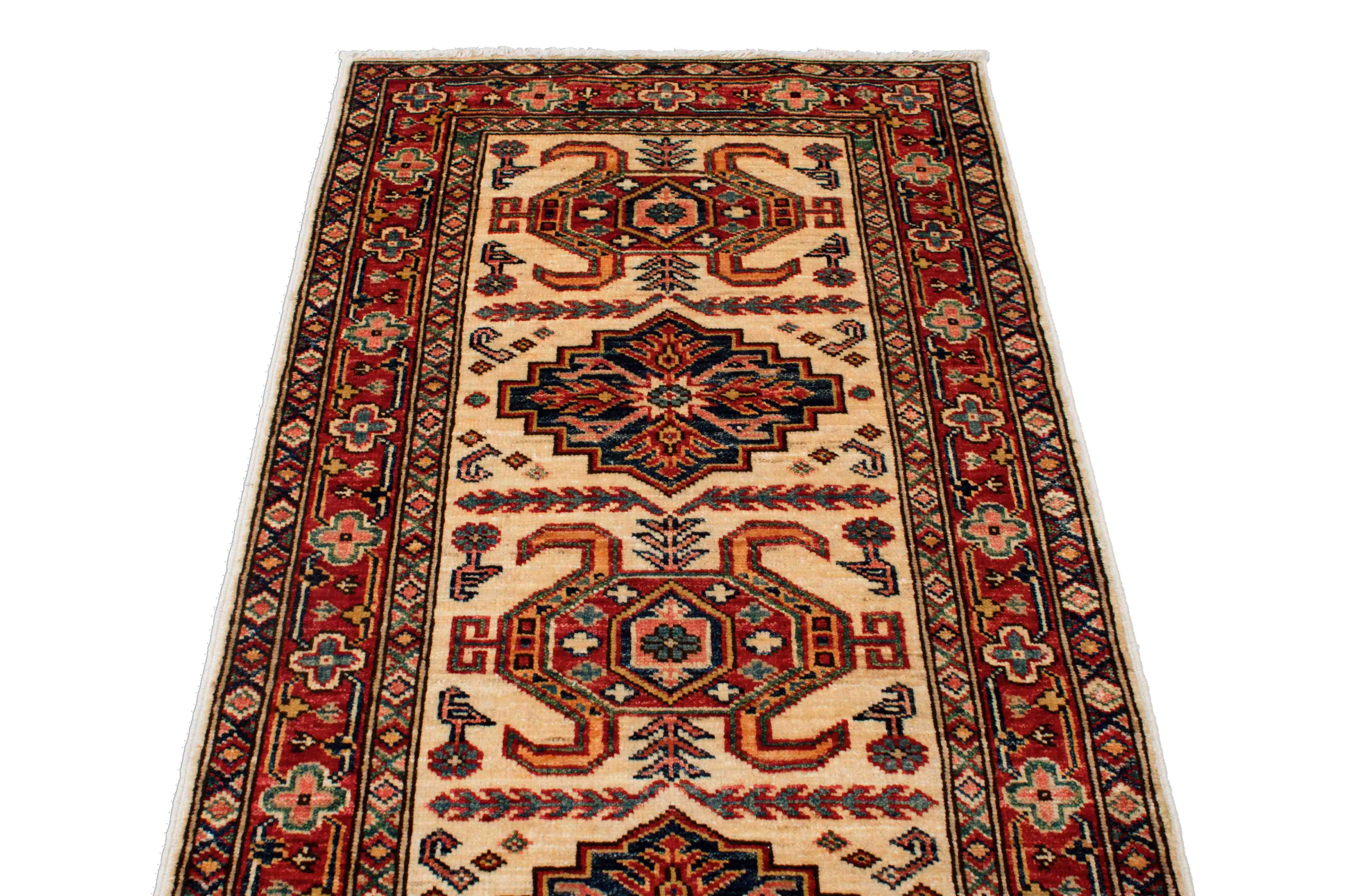 Eine Fotoaufnahme eines Kazak Teppichs.