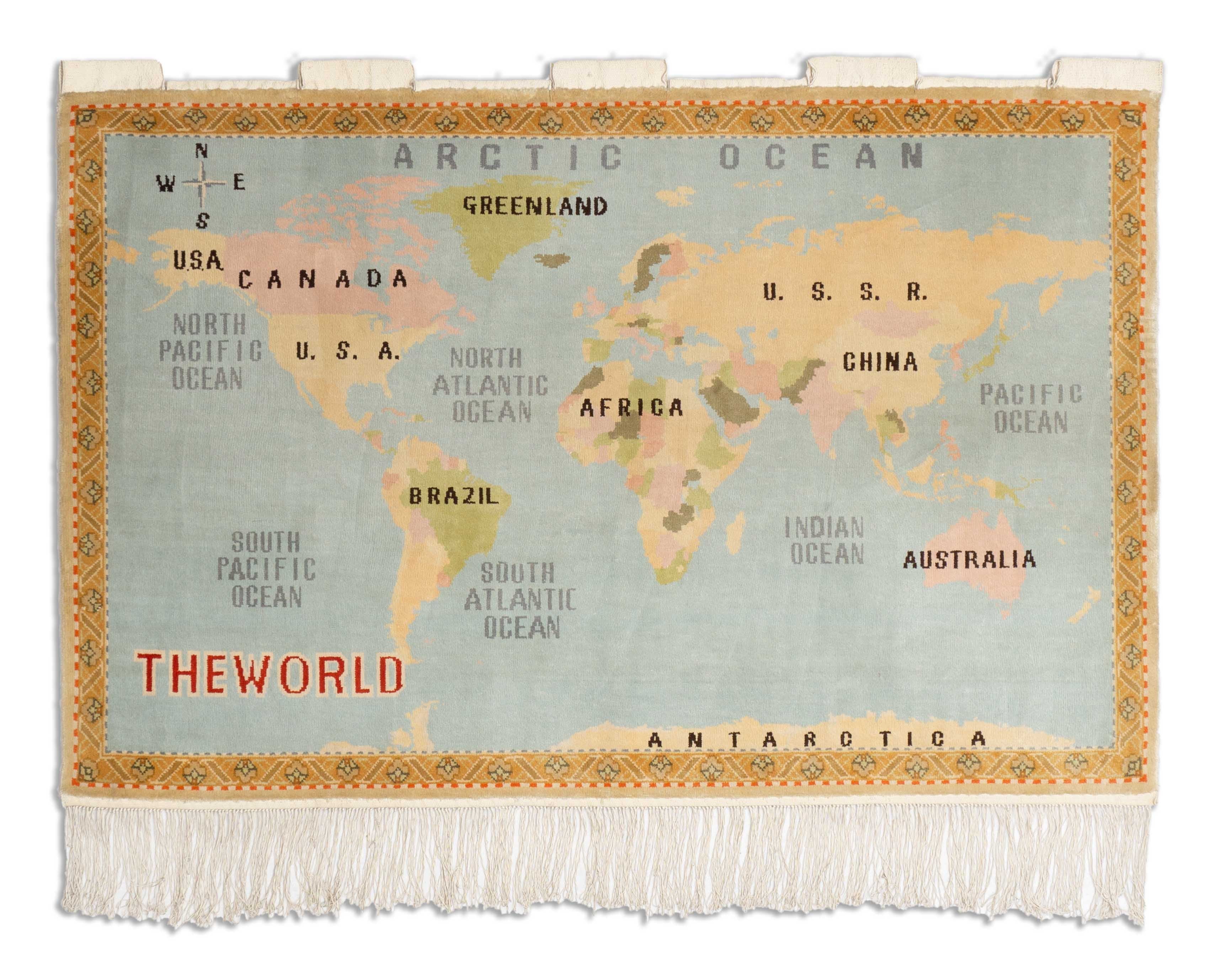 Eine Fotoaufnahme eines China Teppich Teppichs.