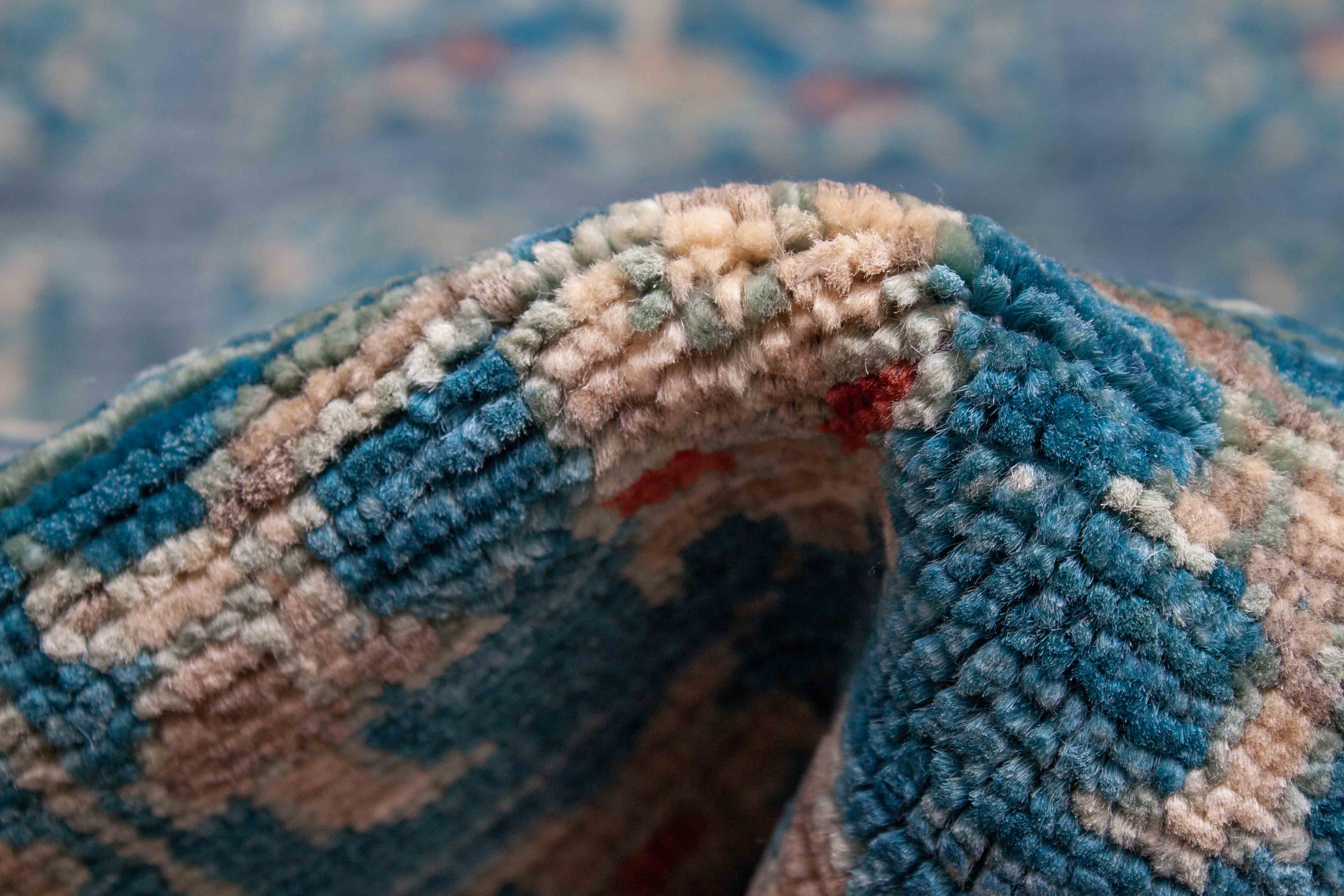 Eine Fotoaufnahme eines Bakhtiari Teppichs.