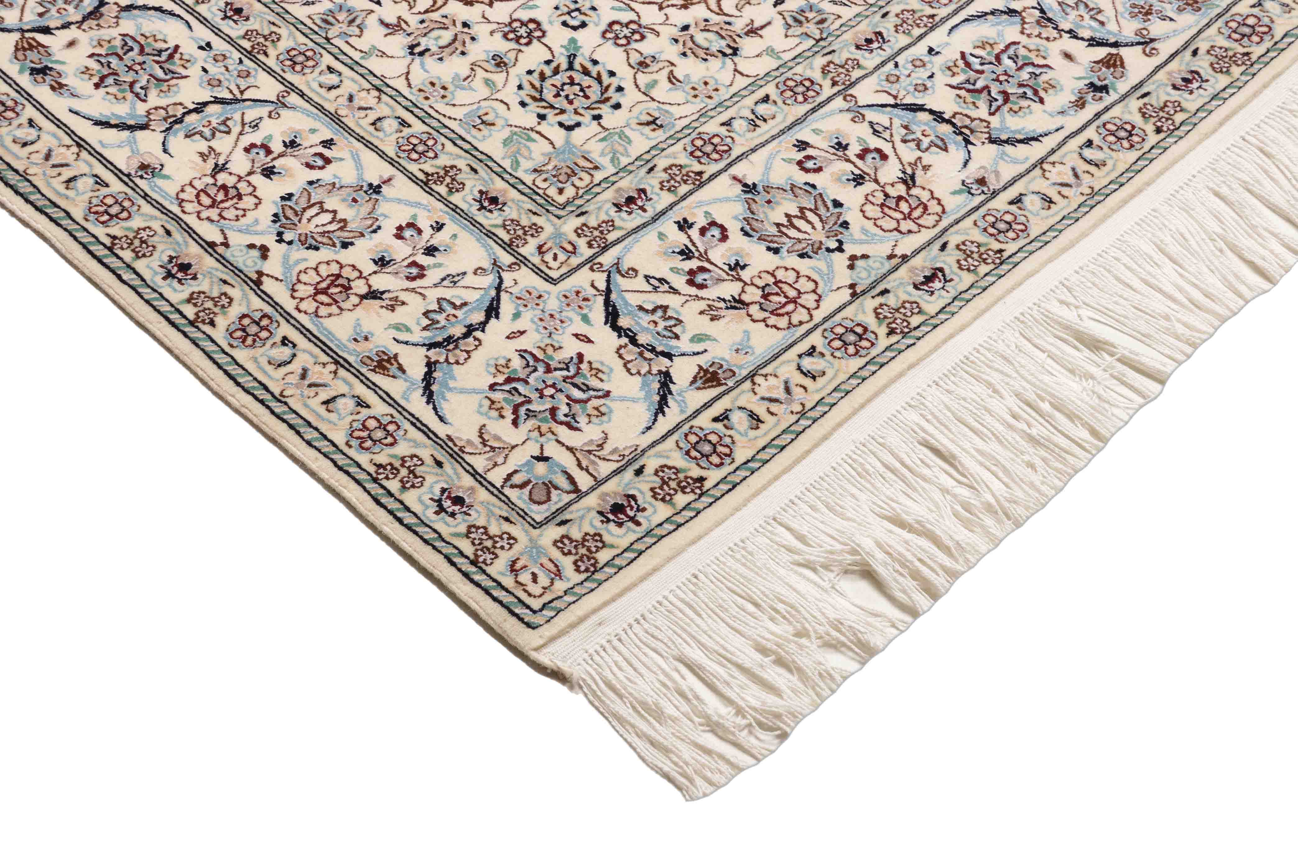 Floraler Nain Teppich in cremeweiß und 198 cm x 132 cm groß