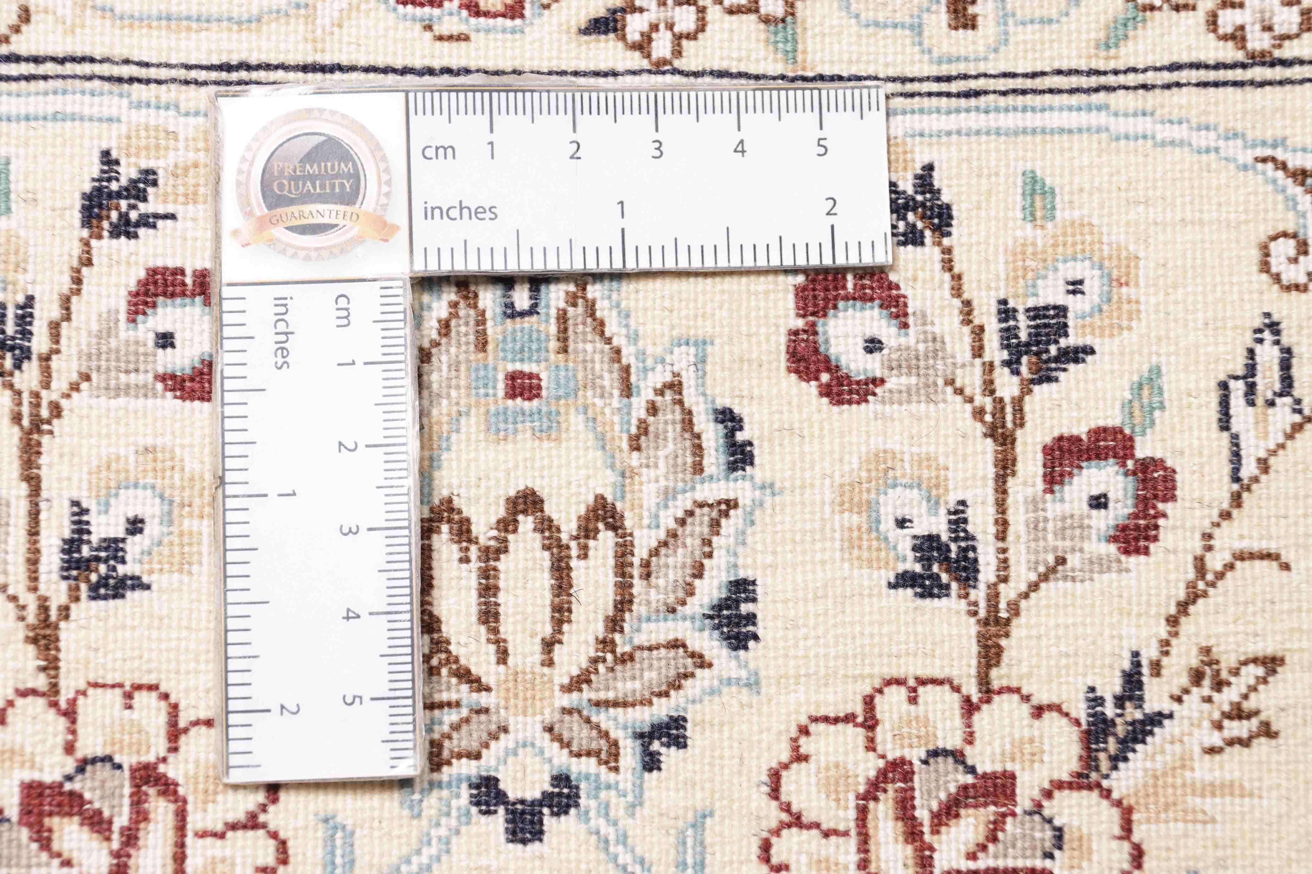 Floraler Nain Teppich in cremeweiß und 198 cm x 132 cm groß