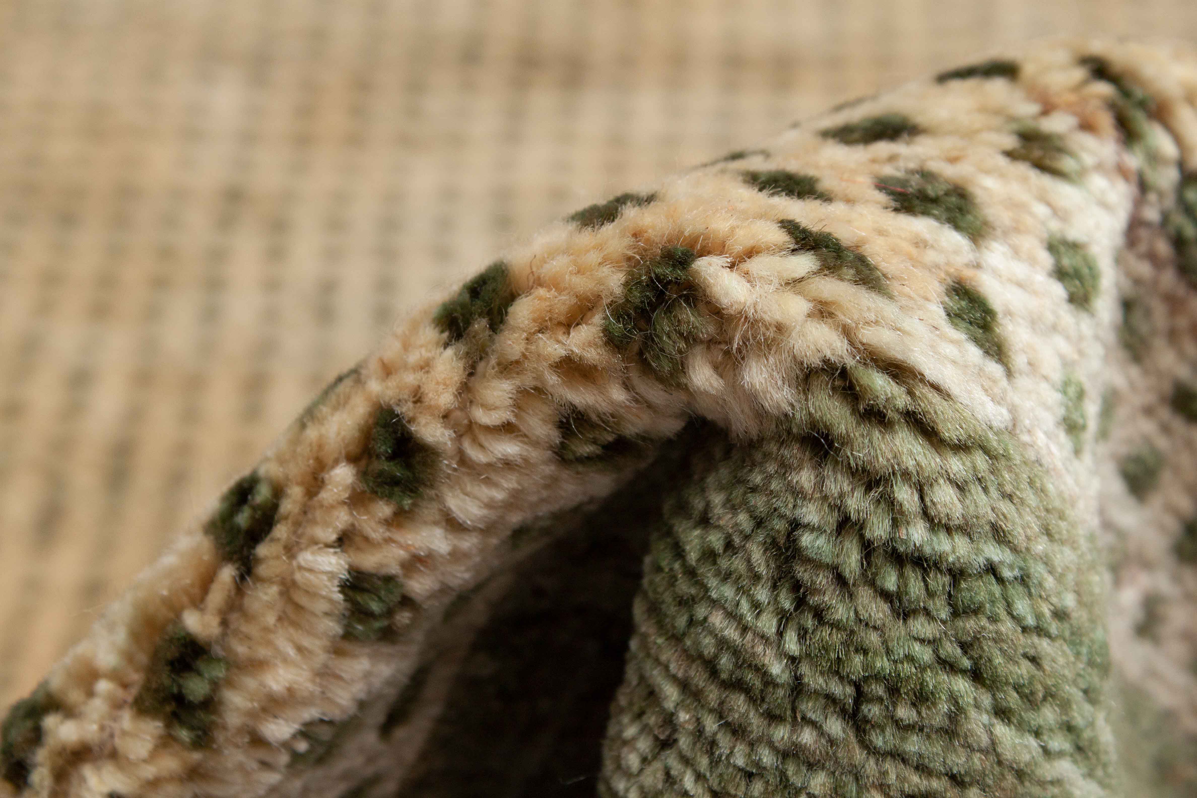 Eine Fotoaufnahme eines Lori Teppichs.