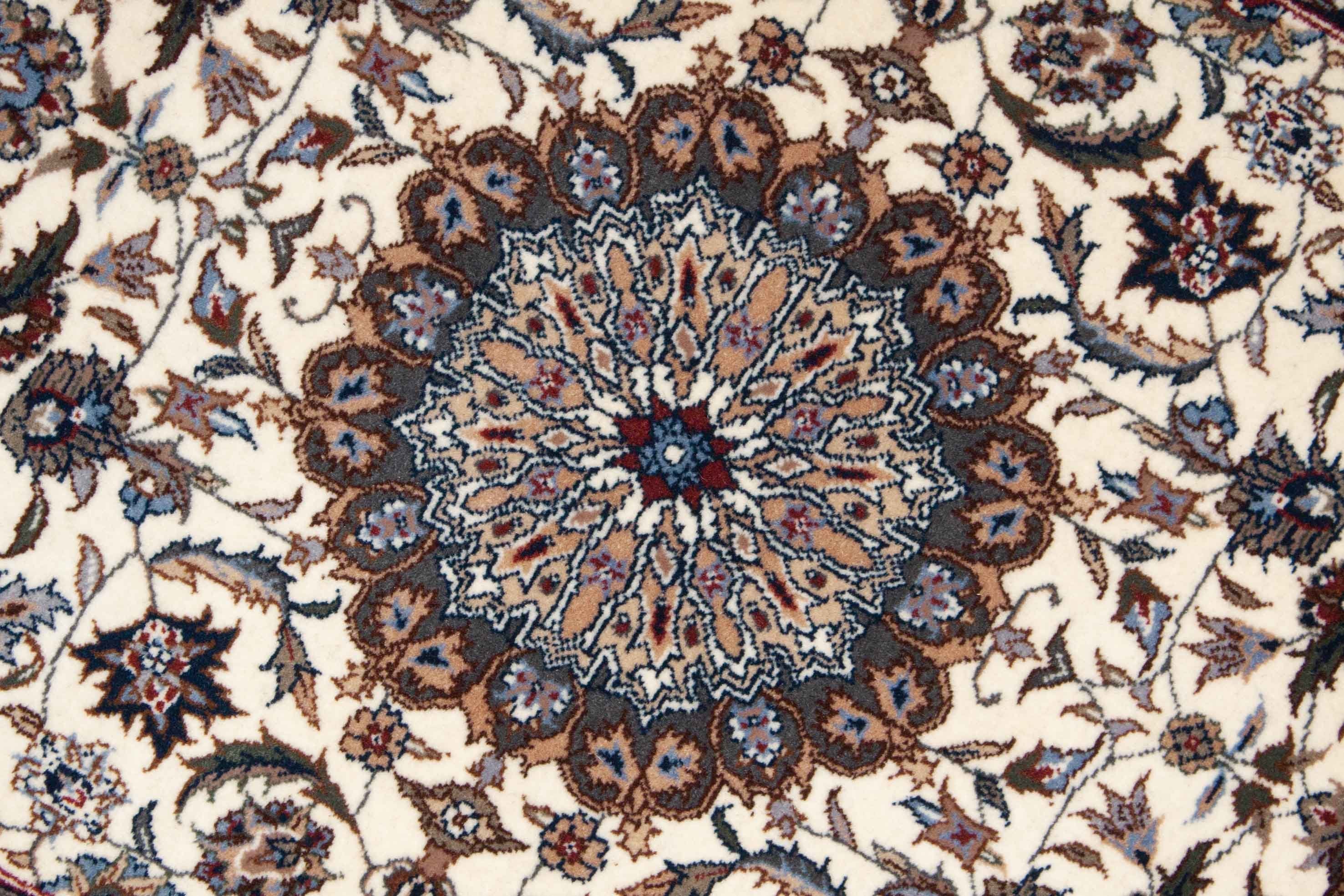 Eine Fotoaufnahme eines Keshan Teppichs.