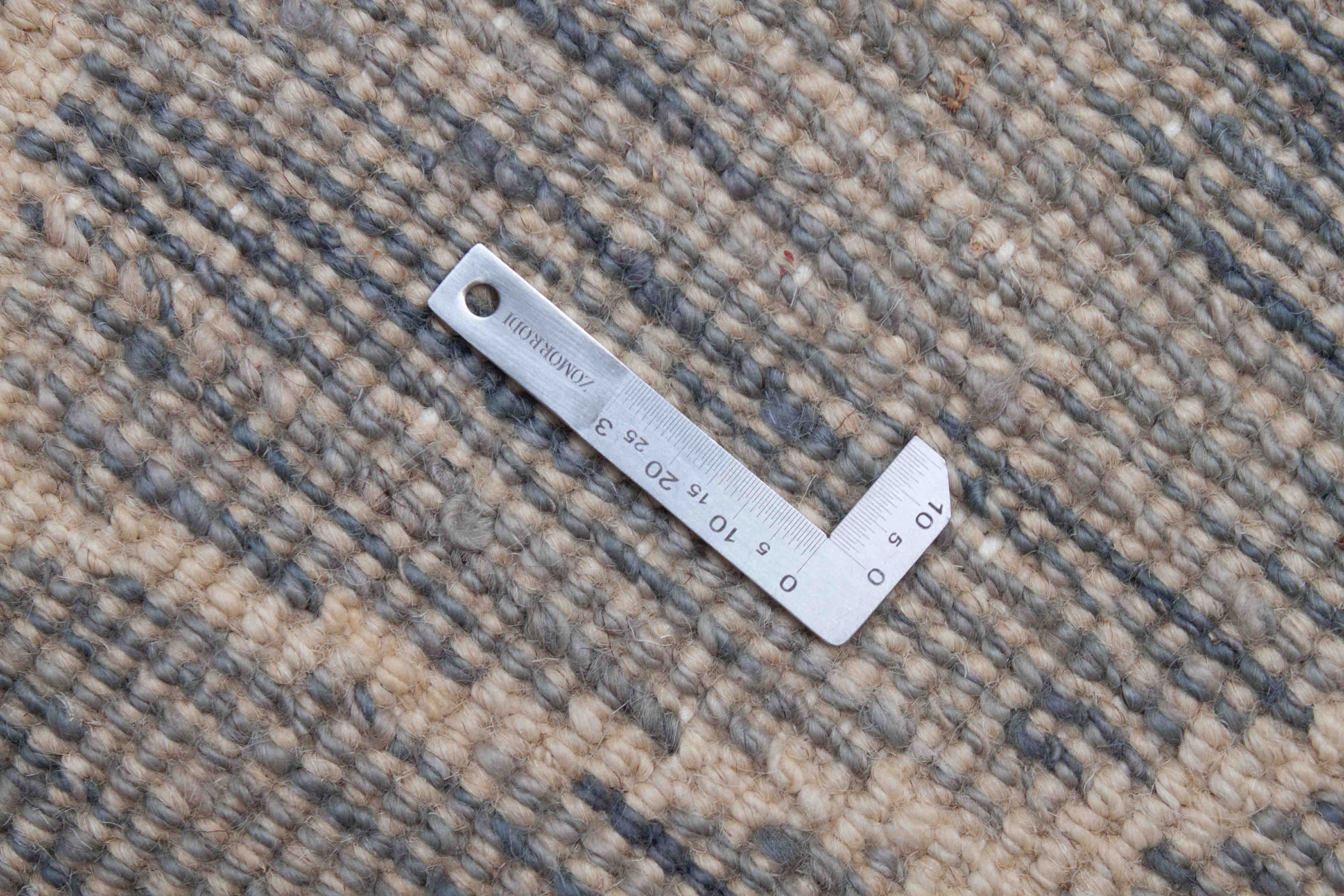 Moderner Beni Berber Teppich in hellgrau und 305 cm x 208 cm groß