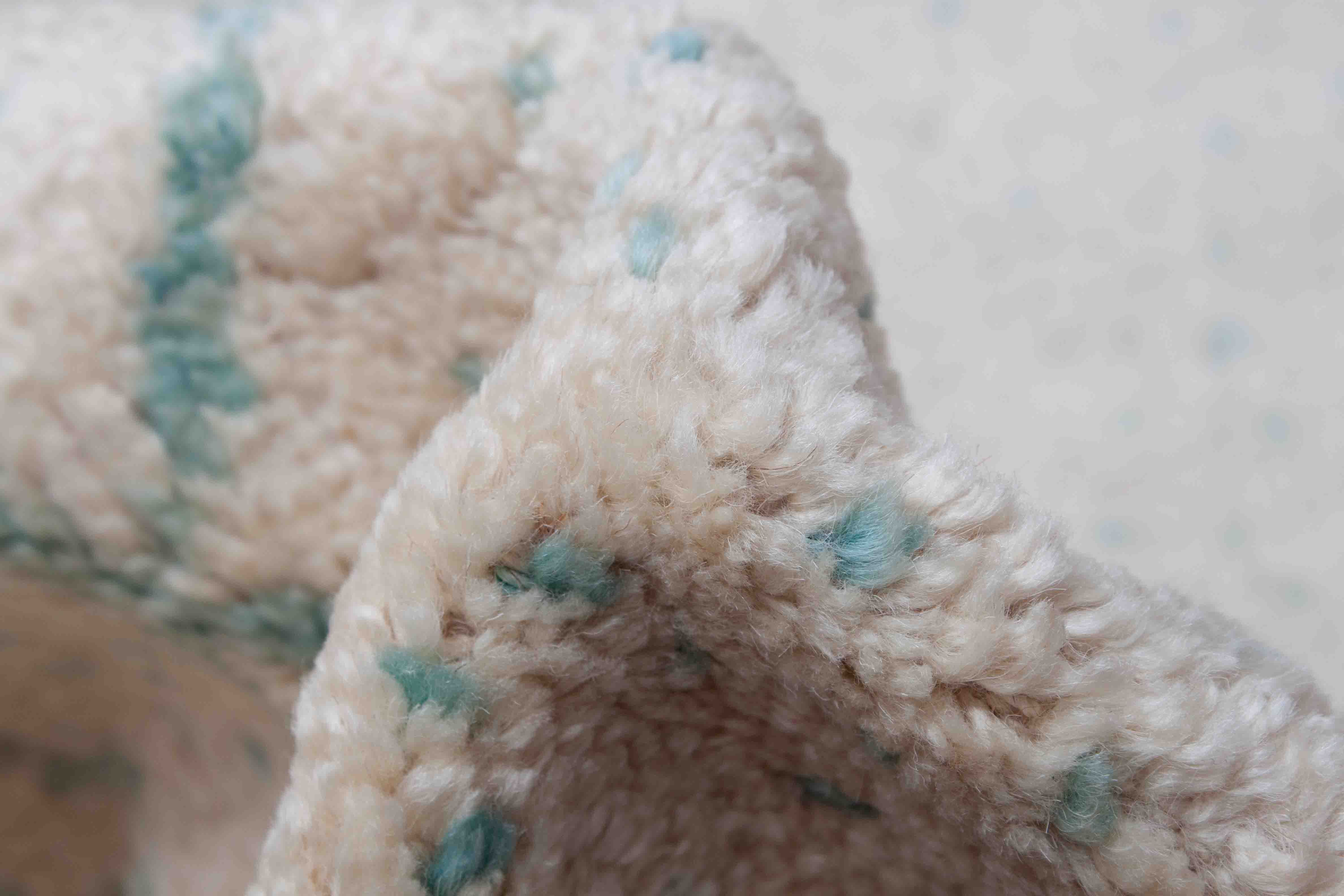 Melierter Beni Berber Teppich in cremeweiß und 292 cm x 198 cm groß