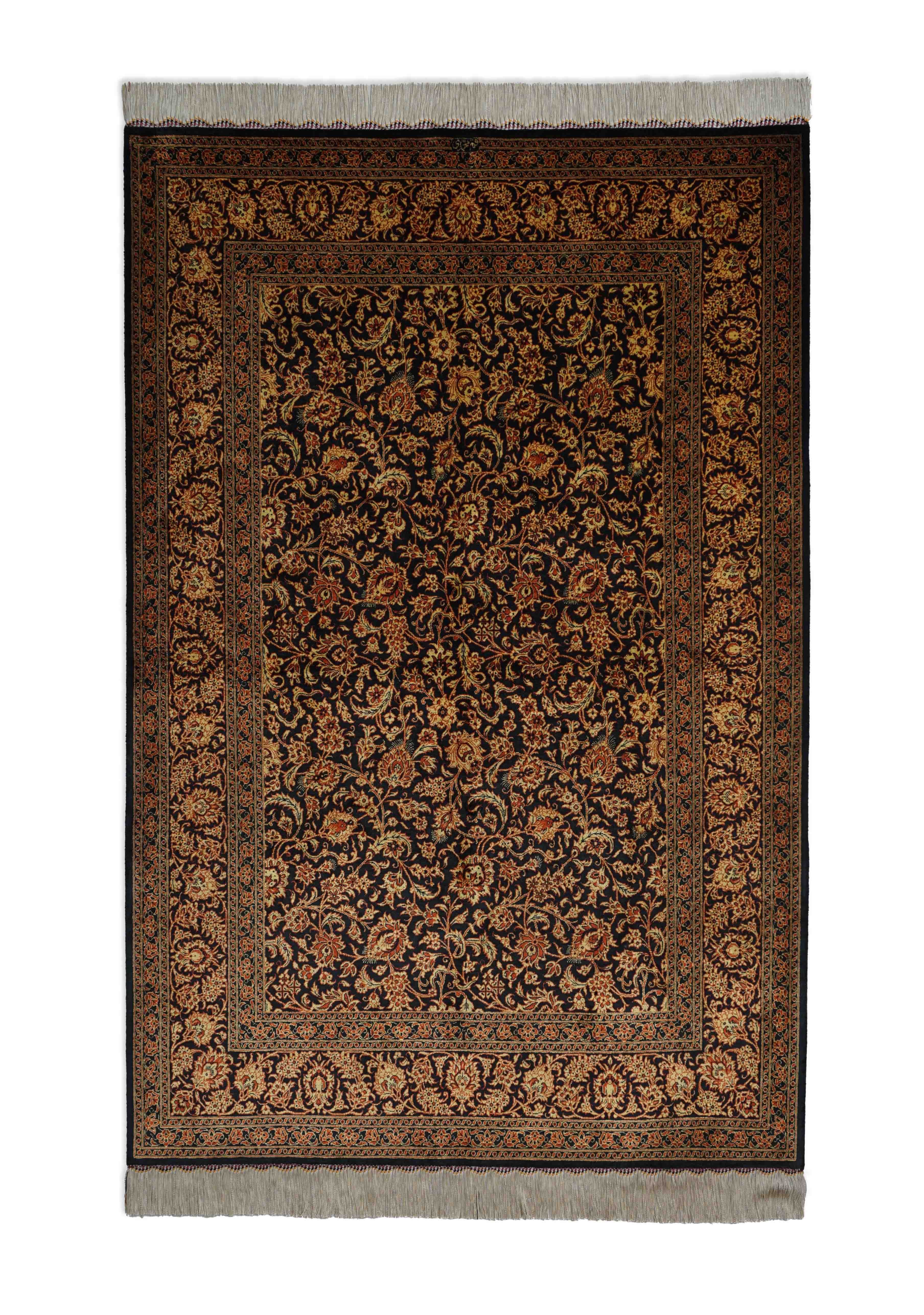 Eine Fotoaufnahme eines Ghom Teppichs.