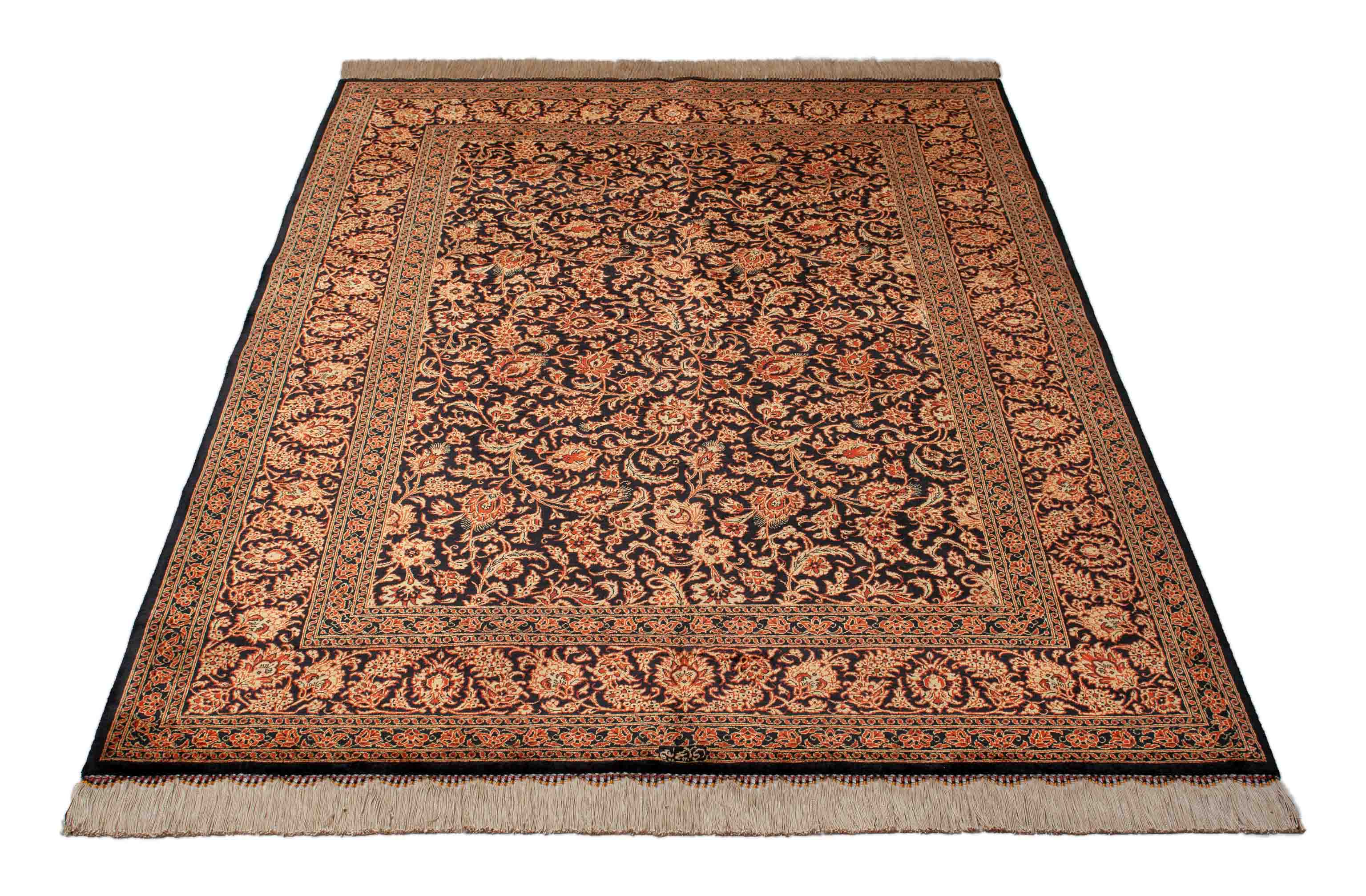 Eine Fotoaufnahme eines Ghom Teppichs.