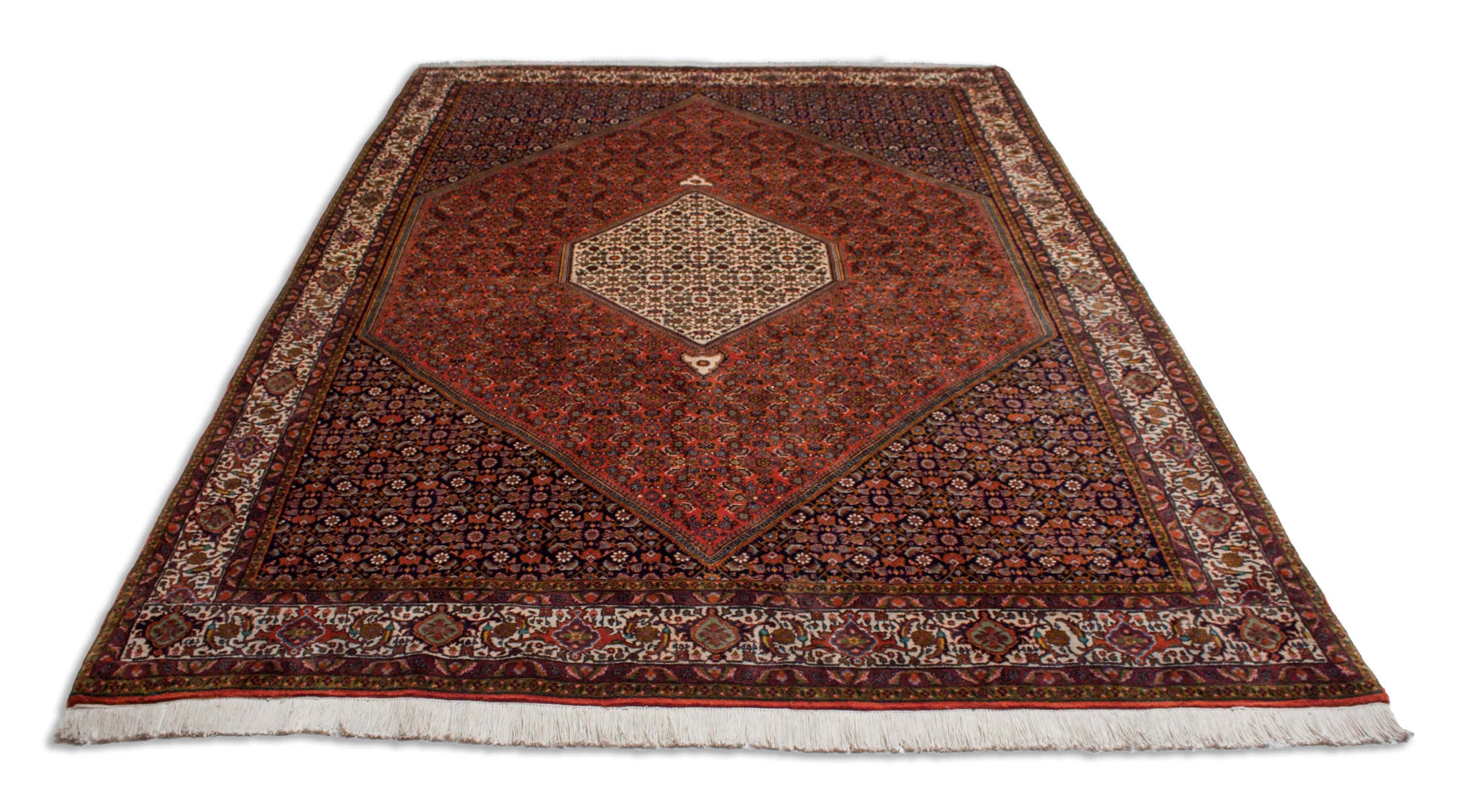 Eine Fotoaufnahme eines Bidjar Teppichs.