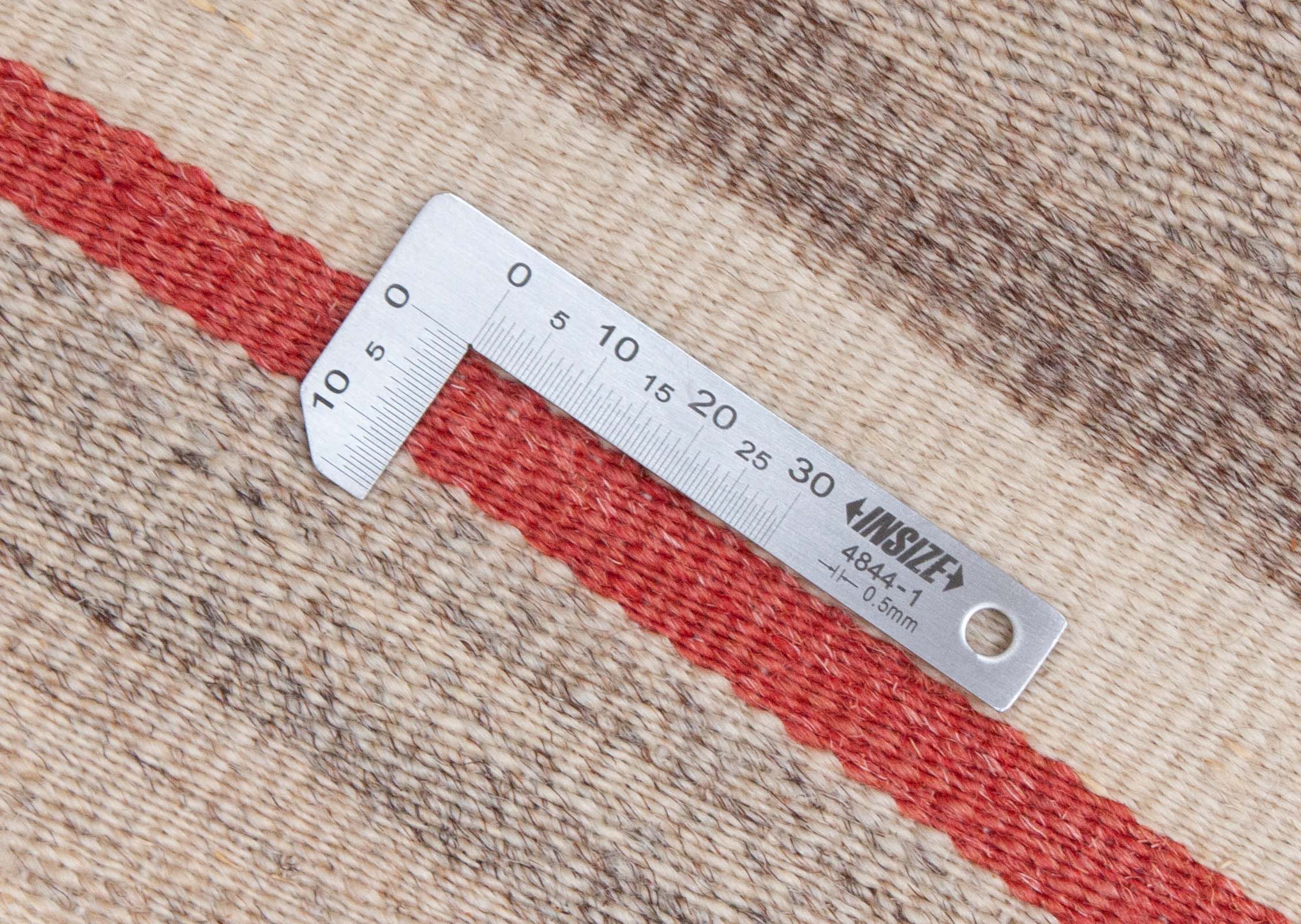 Eine Fotoaufnahme eines Kelim Teppichs.