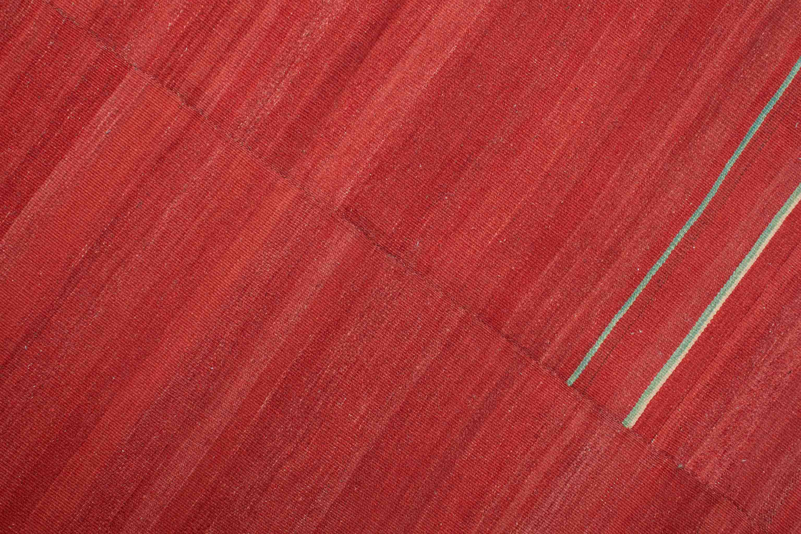 Eine Fotoaufnahme eines Kelim Teppichs.