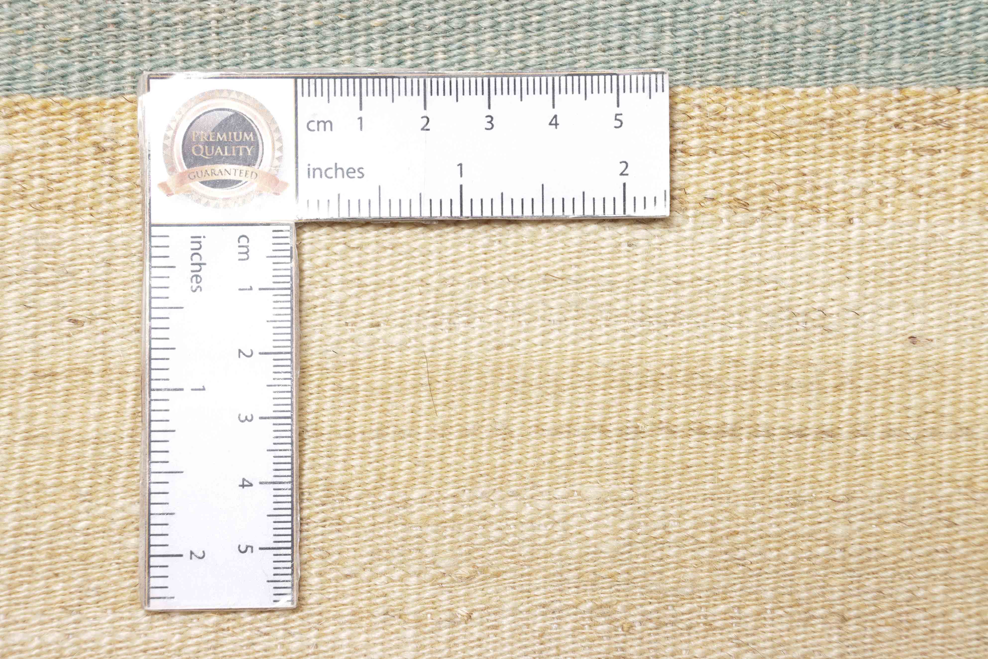 Geometrischer Kelim Teppich mit Streifen in beige und 236 cm x 160 cm groß
