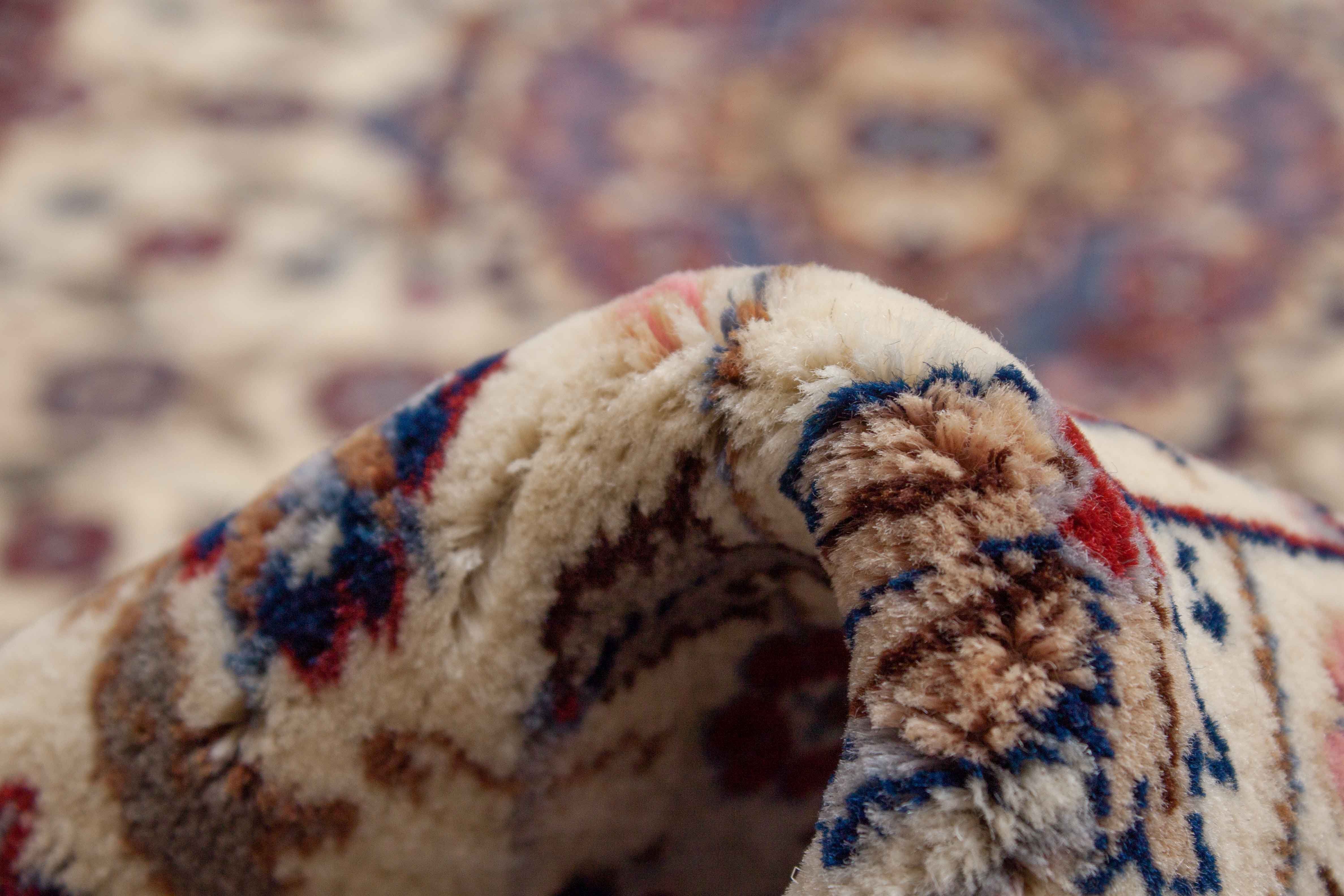 Eine Fotoaufnahme eines Täbriz Teppichs.