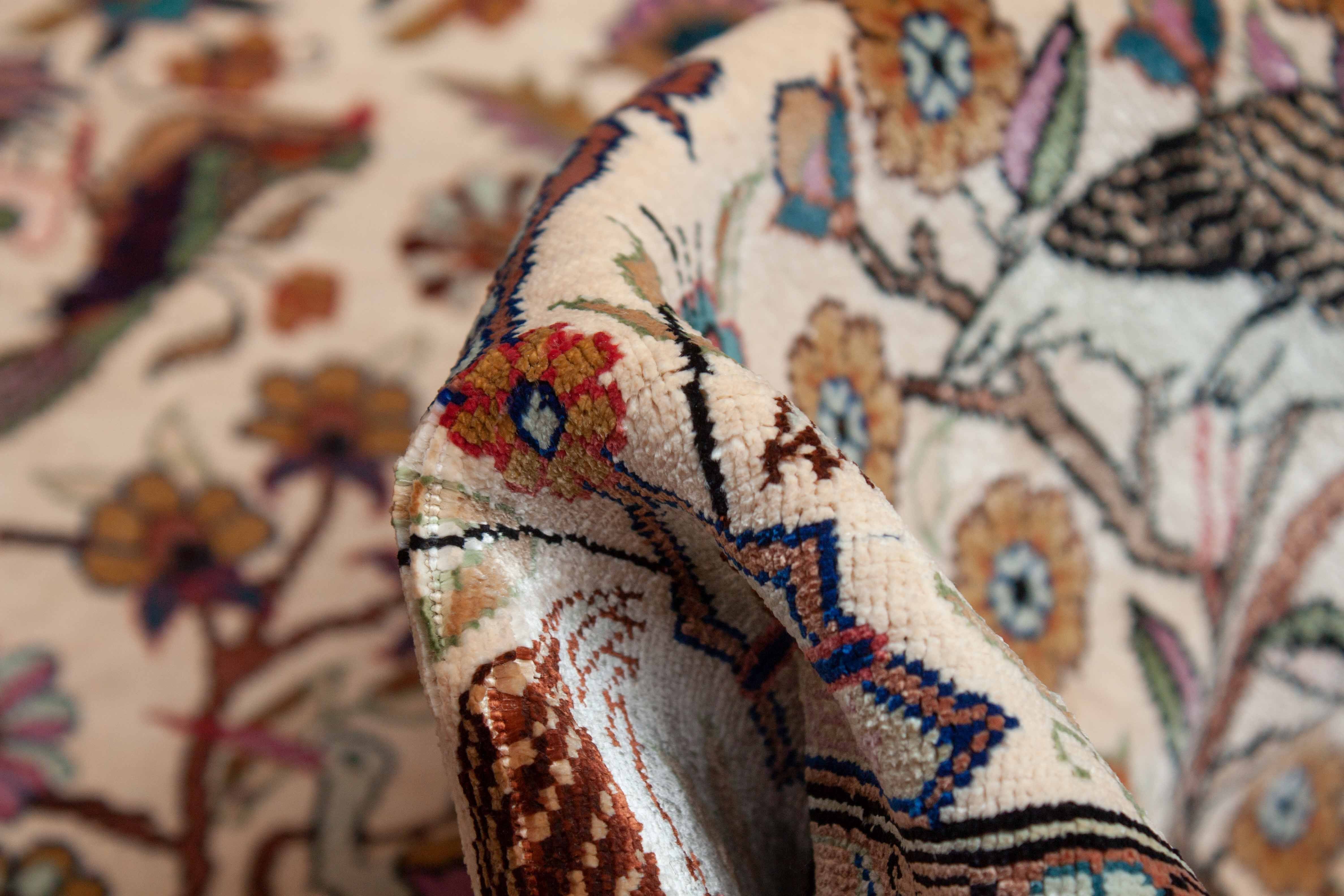 Florale Hereke Teppich aus reiner Seide in cremeweiß und 156 cm x 90 cm groß