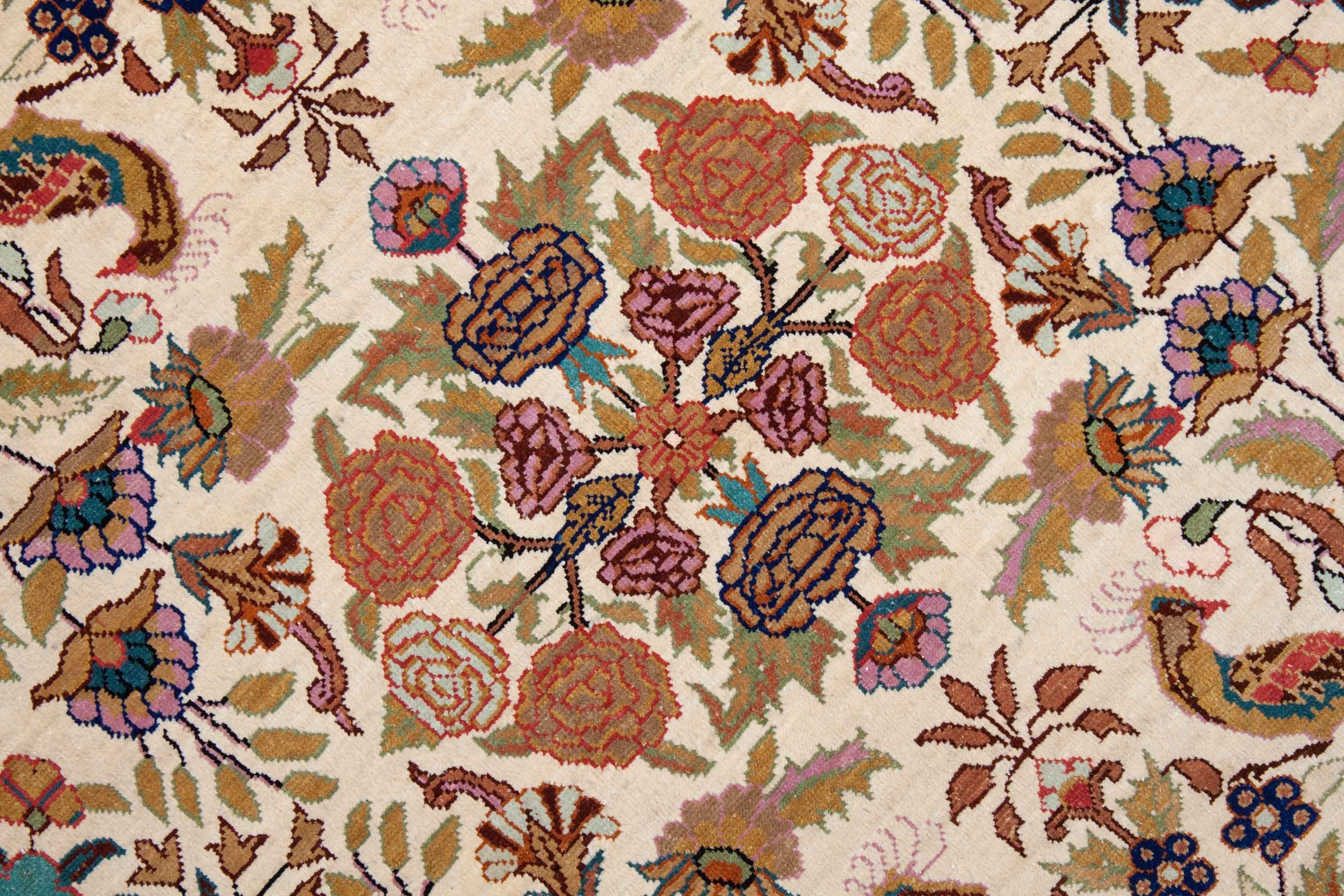 Florale Hereke Teppich aus reiner Seide in cremeweiß und 156 cm x 90 cm groß