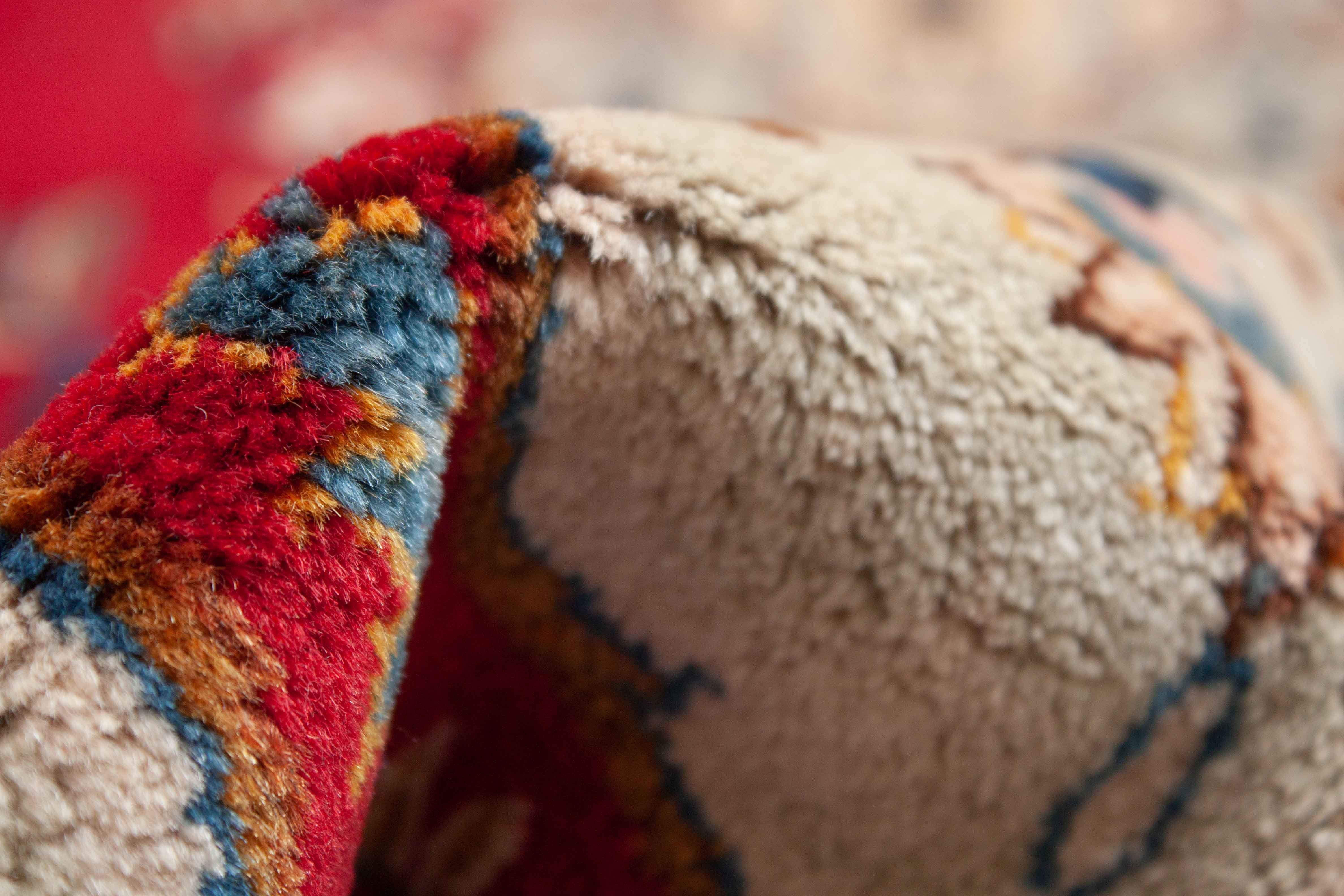 Eine Fotoaufnahme eines Keshan Teppichs.