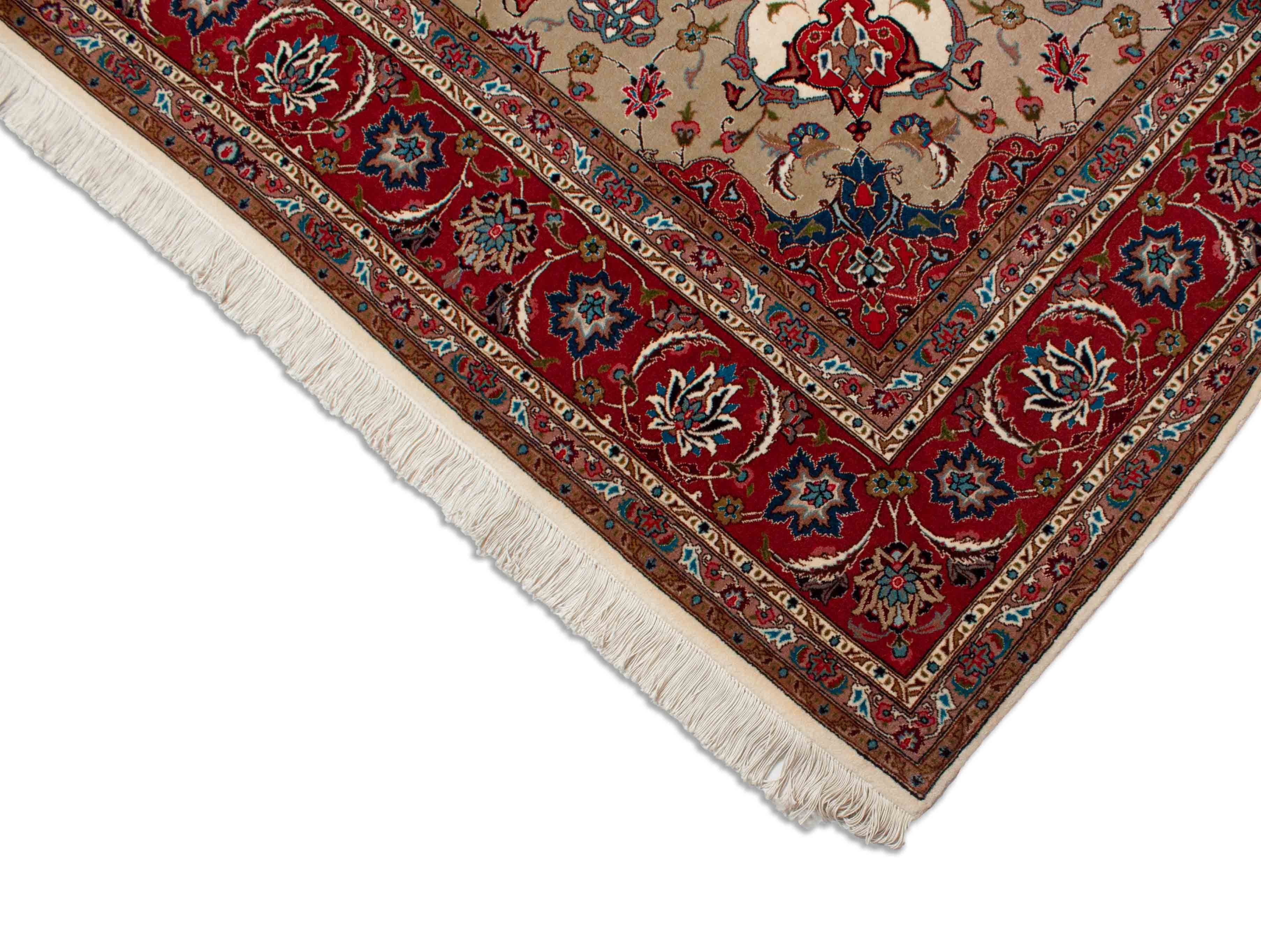 Eine Fotoaufnahme eines Täbriz Teppichs.