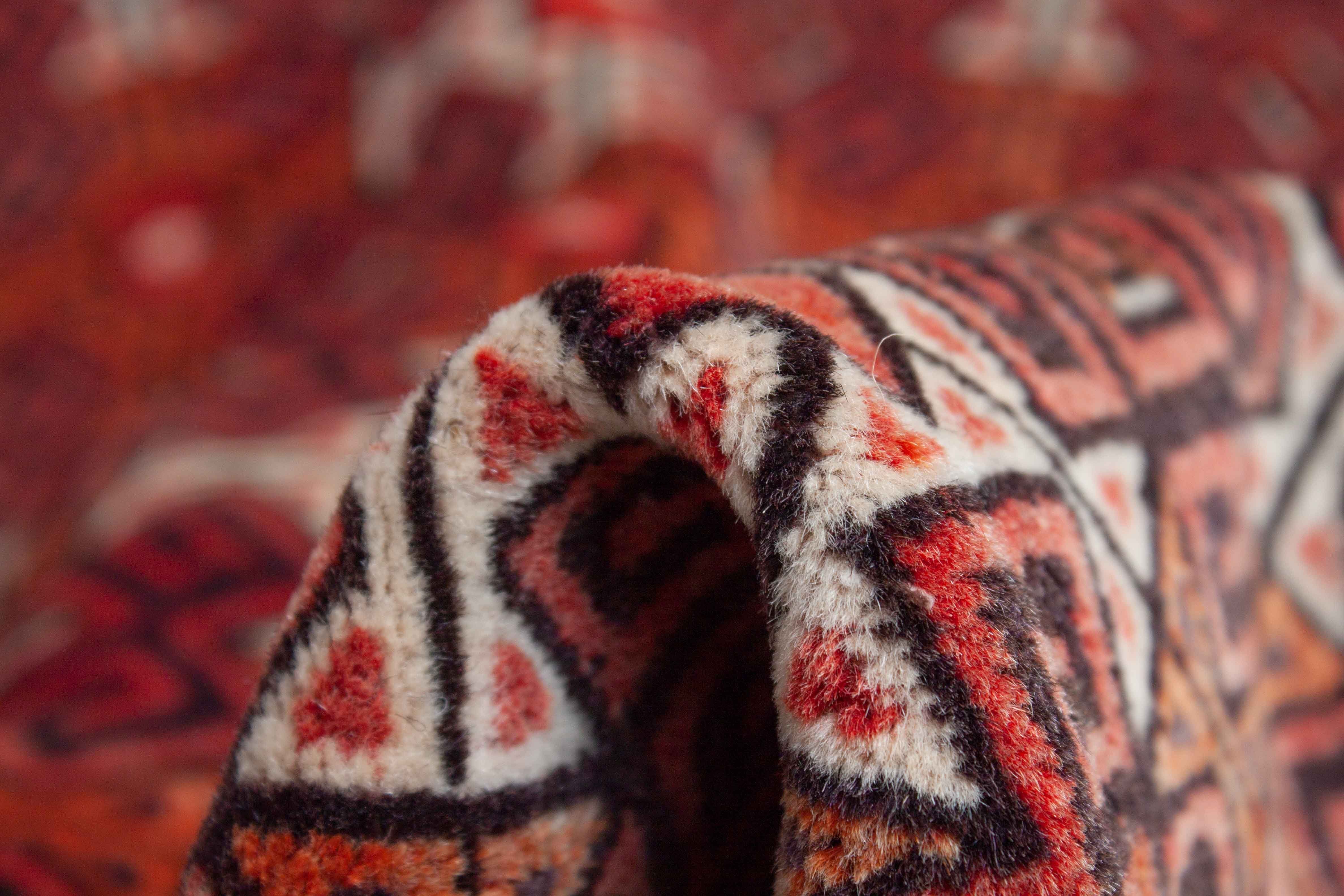 Turkmenischer Teppich in rostrot und 157 cm x 125 cm groß