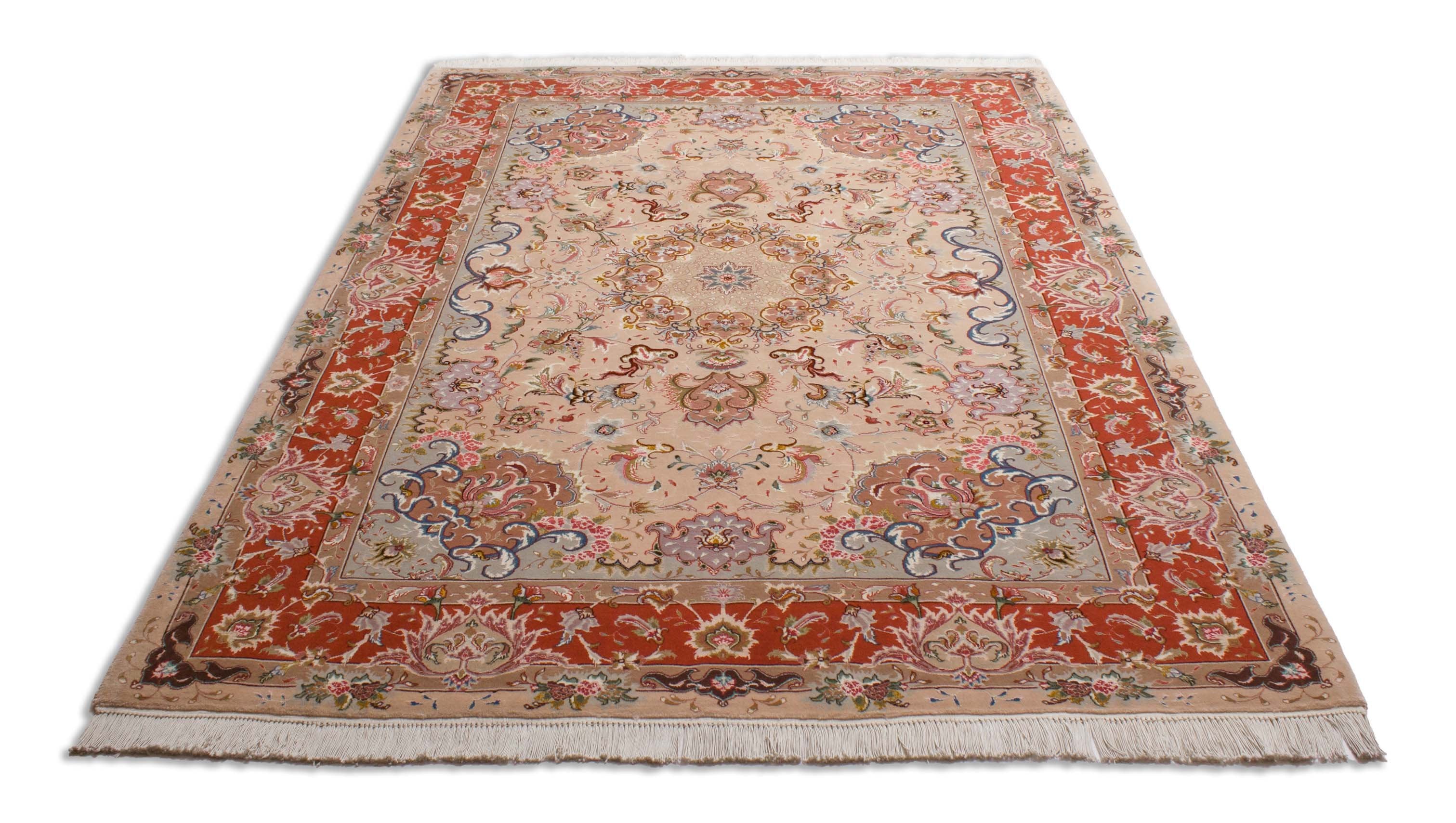 Eine Fotoaufnahme eines Täbriz Teppichs.